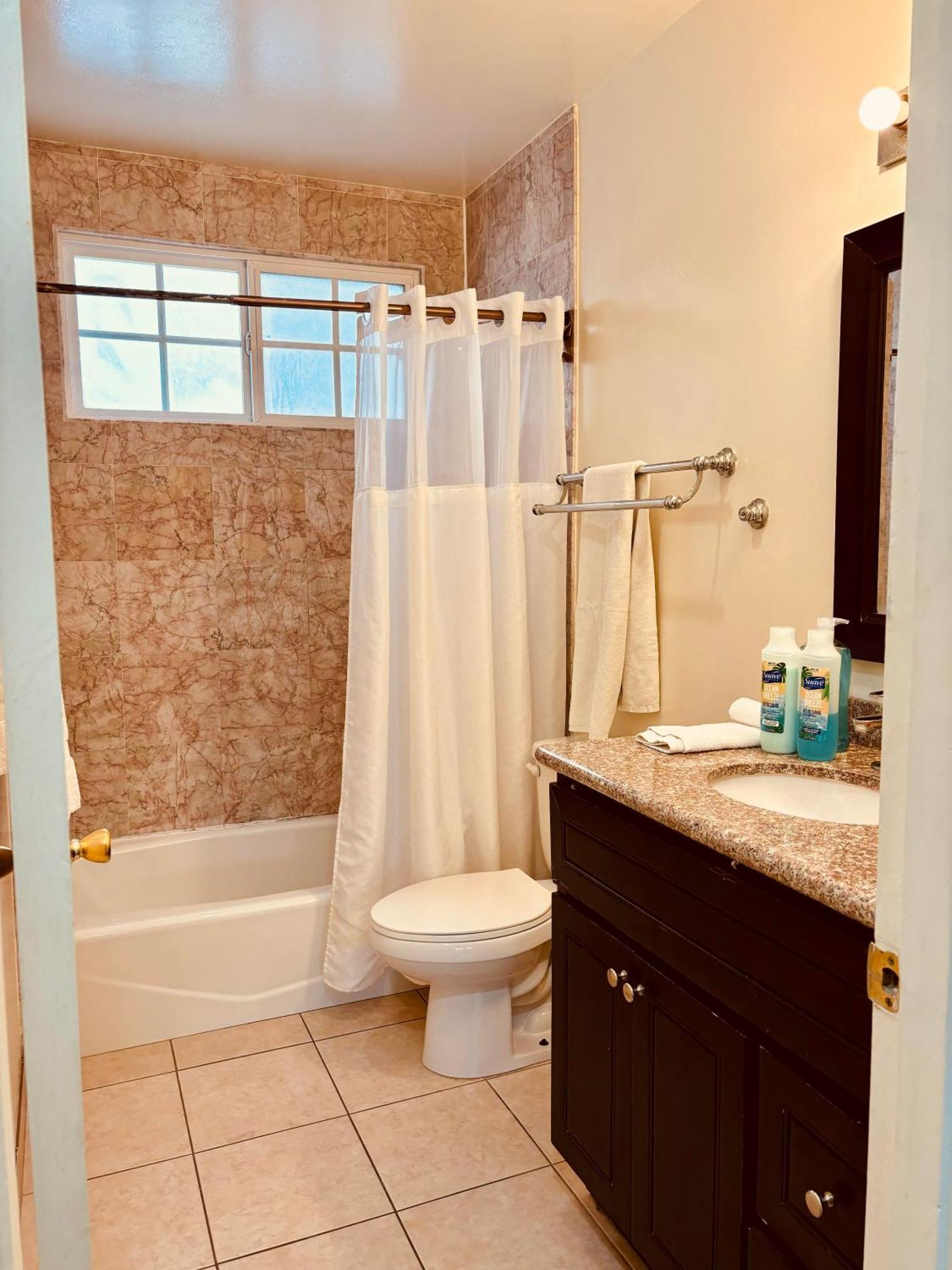 Gorgeous 2bed In Century Apartment *