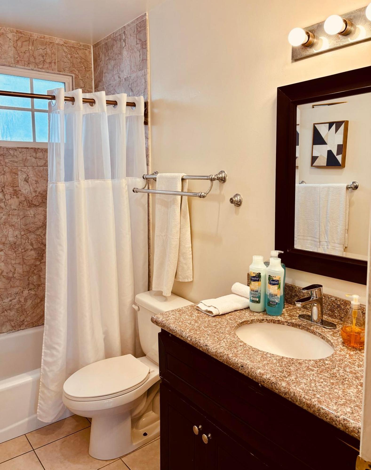 Gorgeous 2bed In Century Apartment