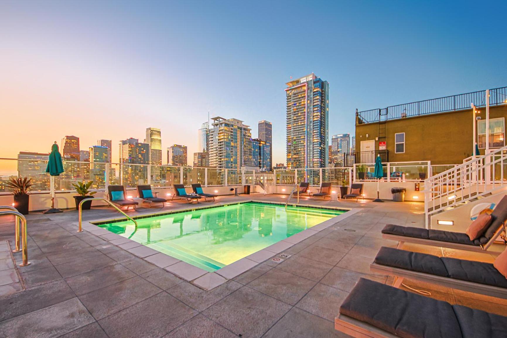 Stunning 1 Bdr 1 Bth, Pool, Jacuzzi *