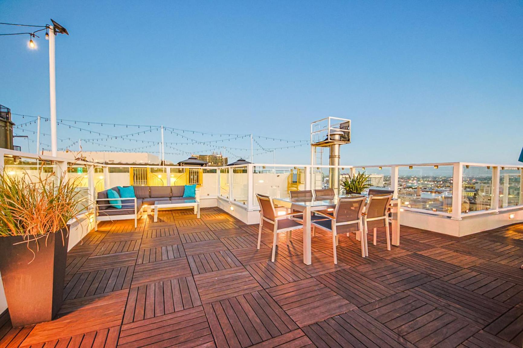 Stunning 1 Bdr 1 Bth, Pool, Jacuzzi