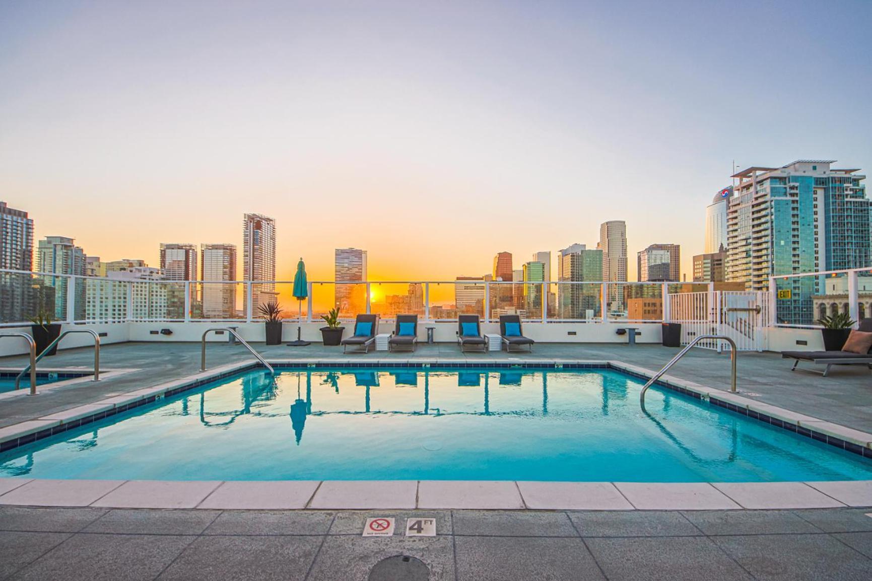 Stunning 1 Bdr 1 Bth, Pool, Jacuzzi *