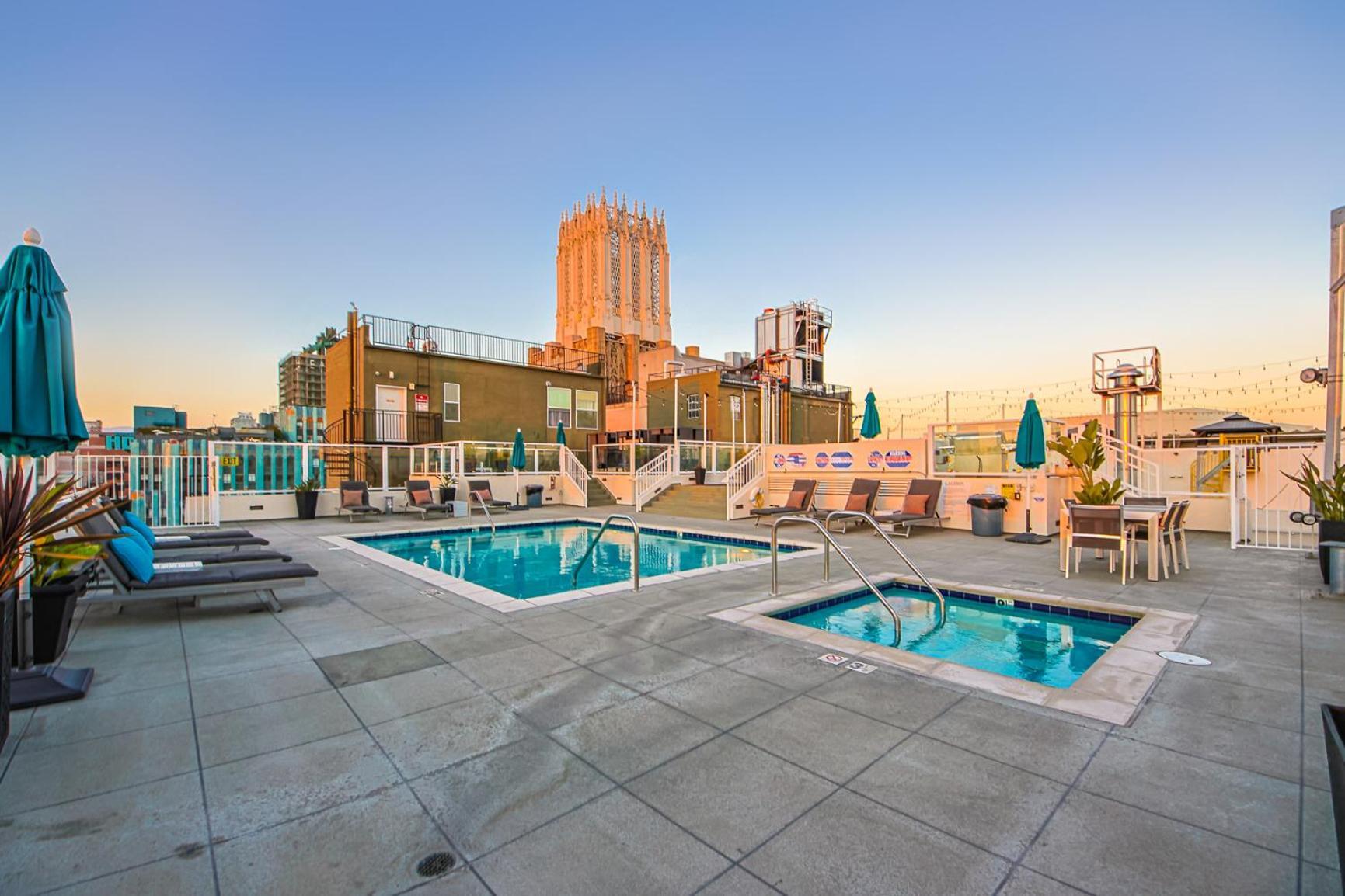 Stunning 1 Bdr 1 Bth, Pool, Jacuzzi