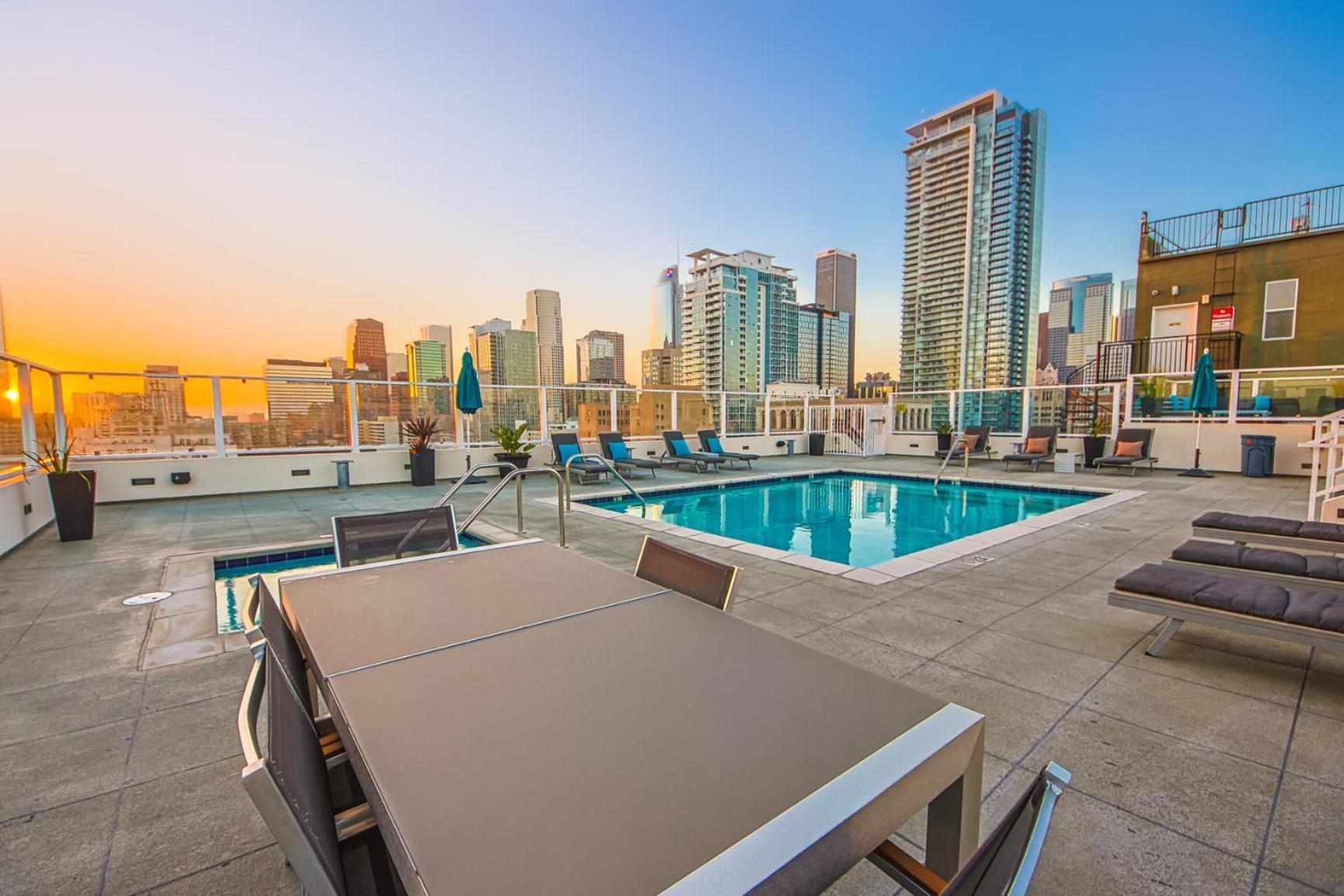 Stunning 1 Bdr 1 Bth, Pool, Jacuzzi *