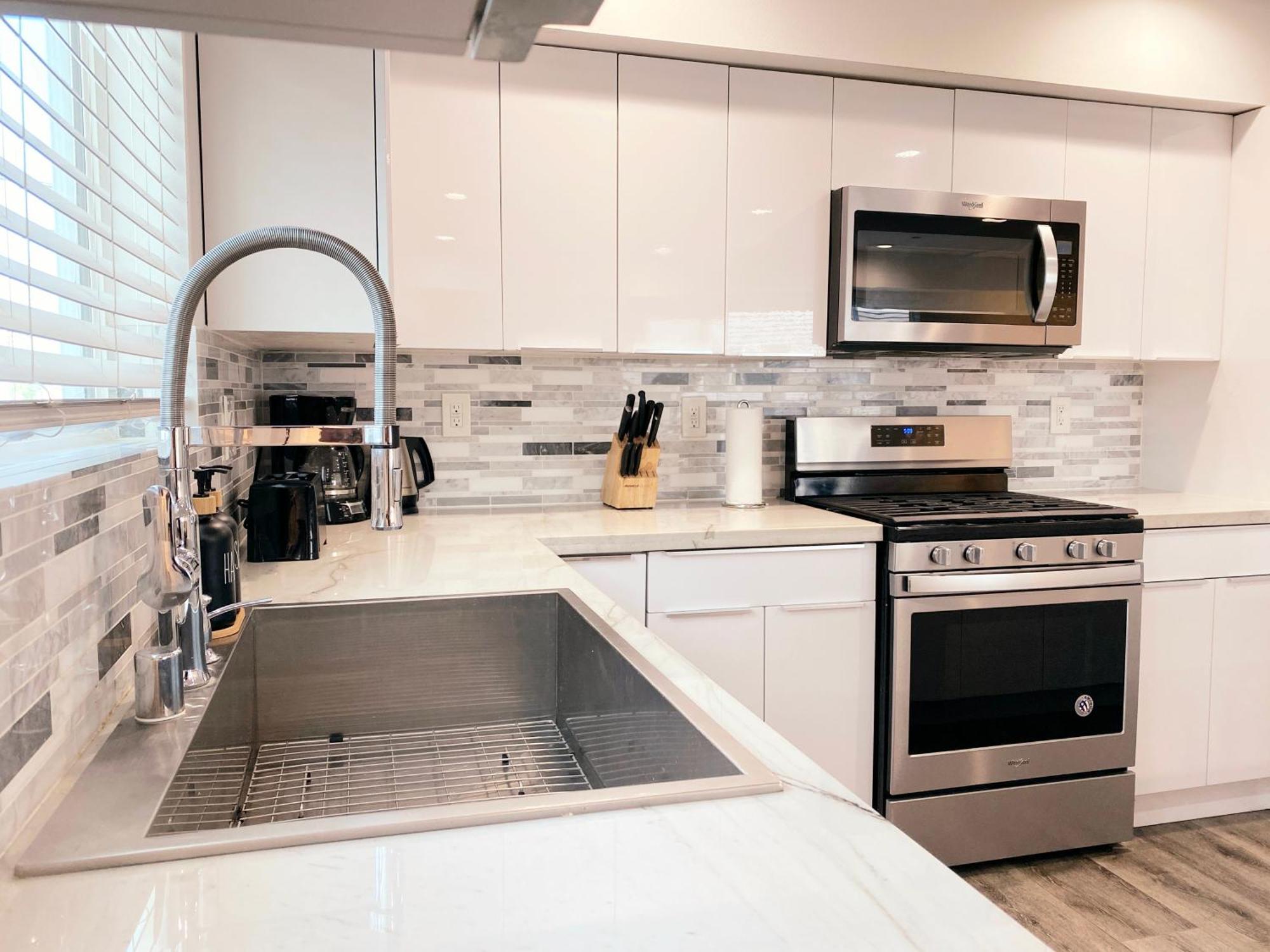 Modern 3br In Mid-city