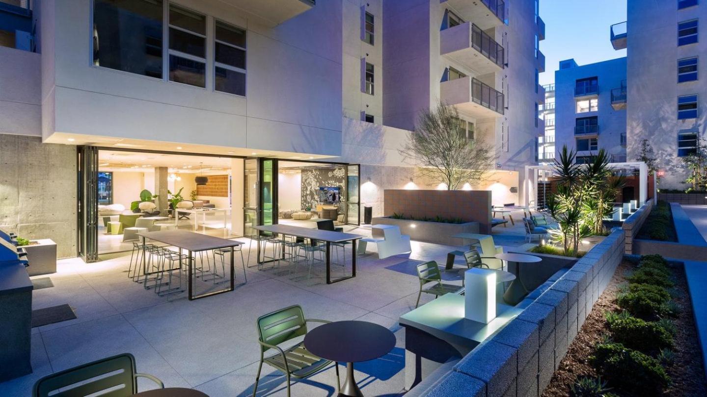 Stylish 1bd Retreat In Hollywood Pool & Free Parking Los Angeles