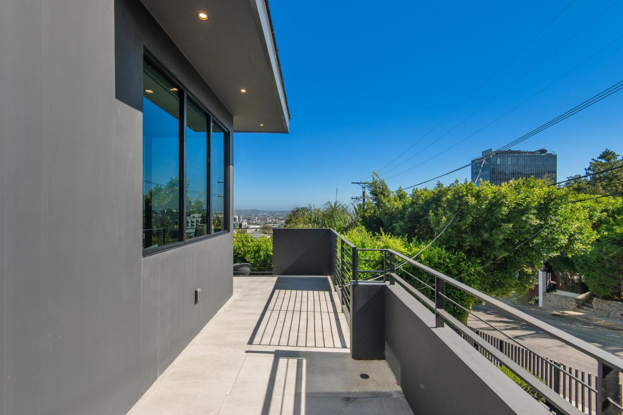 West Hollywood Luxury With Views *