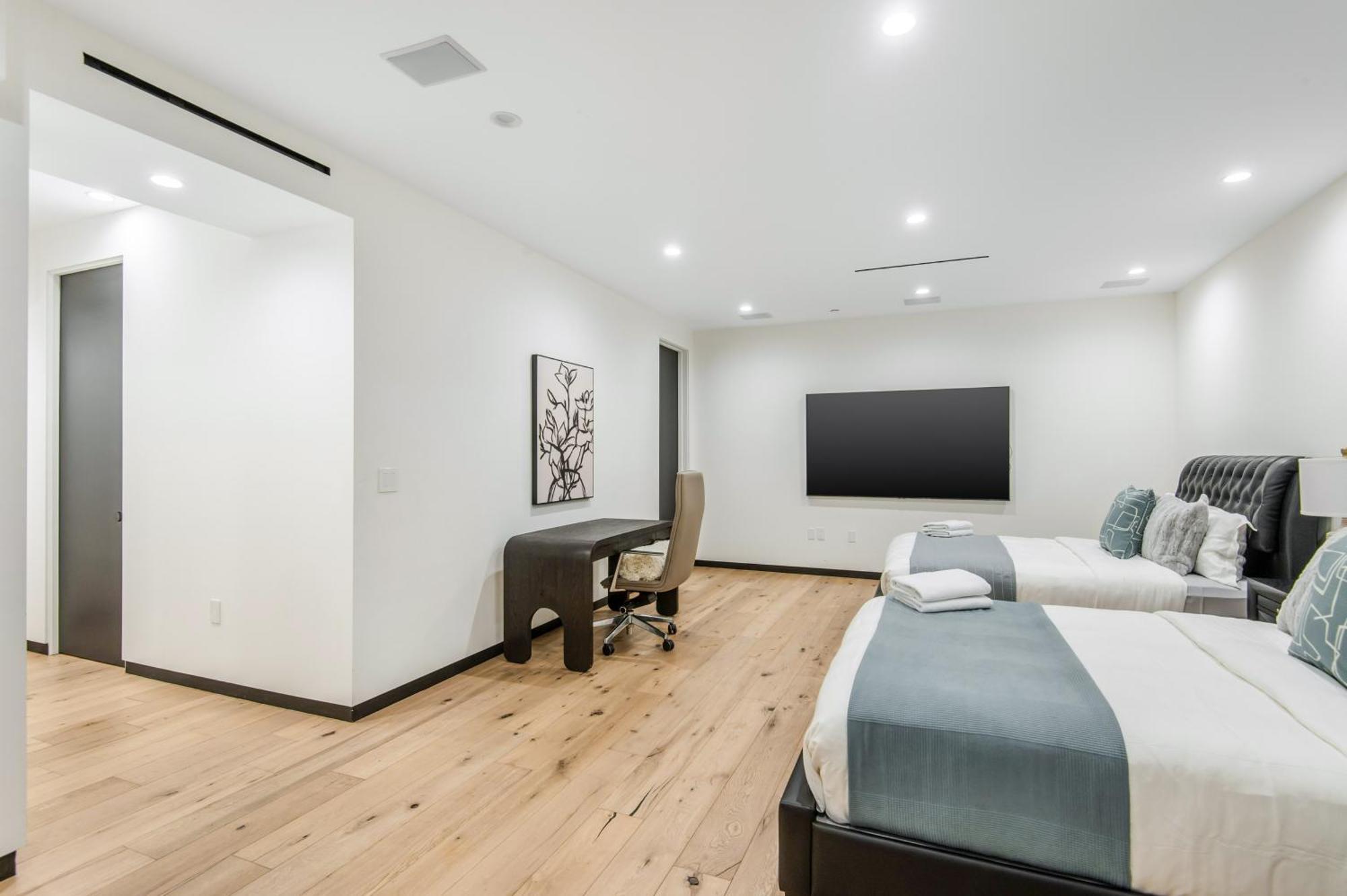 West Hollywood Luxury With Views