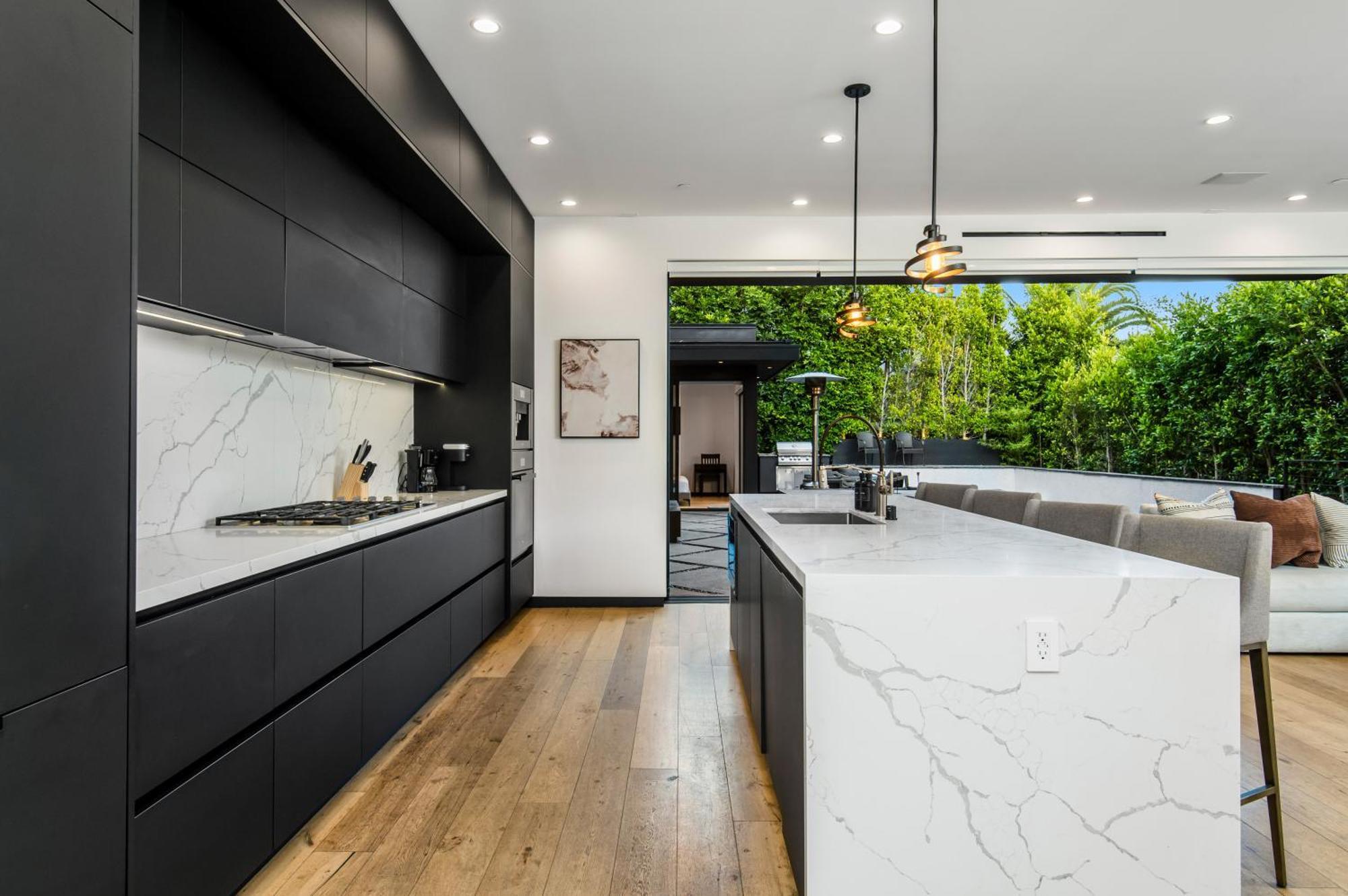 West Hollywood Luxury With Views *