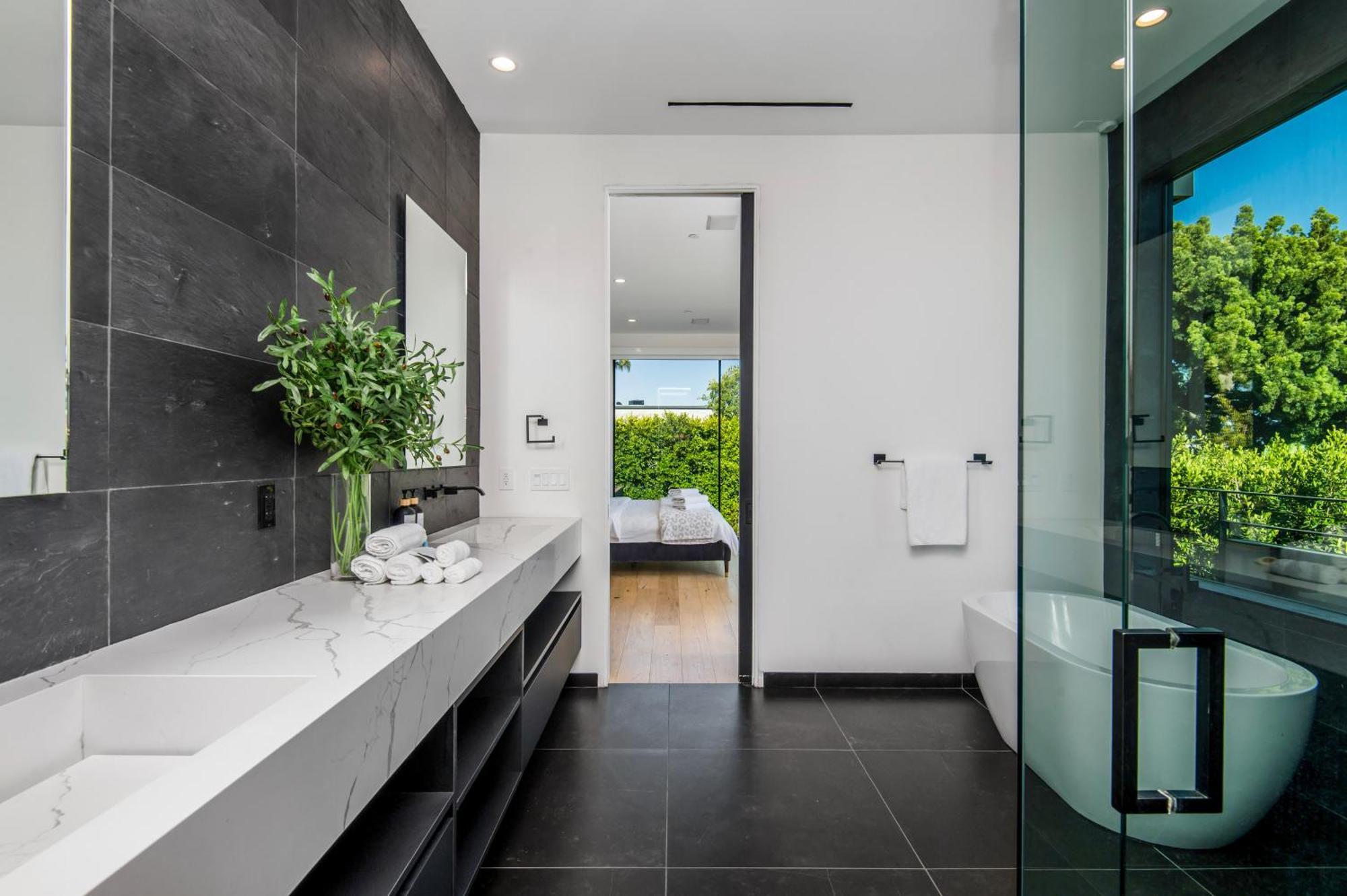 West Hollywood Luxury With Views *