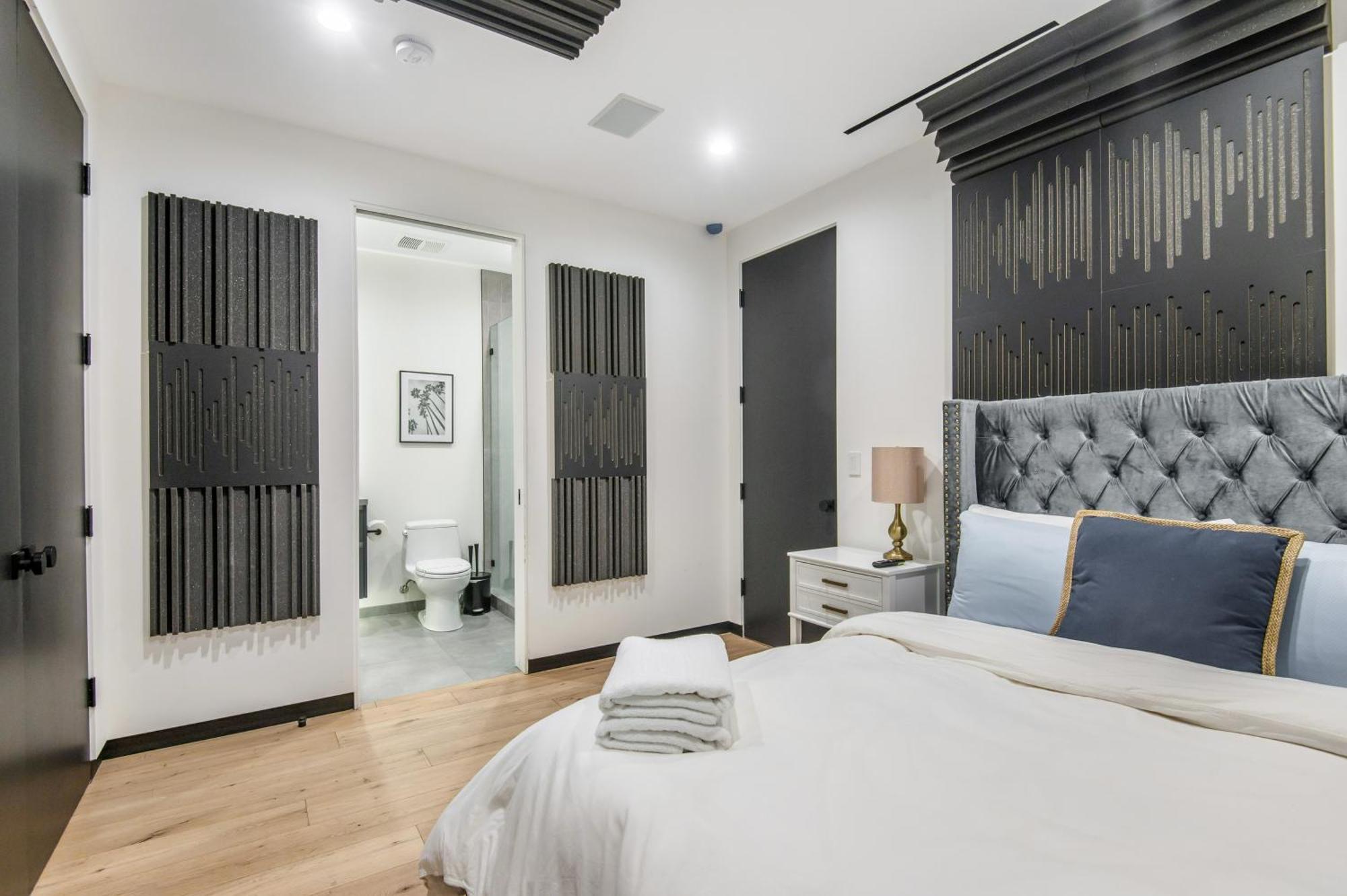 West Hollywood Luxury With Views *