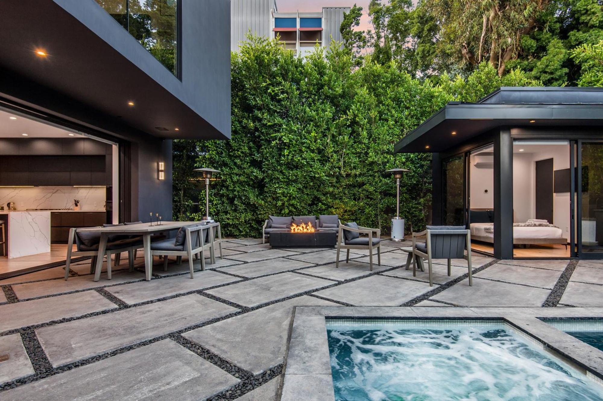West Hollywood Luxury With Views *