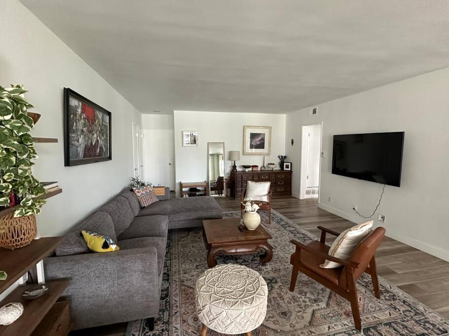 Urban Luxury In Brentwood Apartment Los Angeles