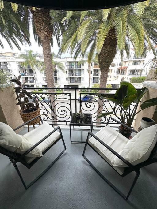 Urban Luxury In Brentwood Apartment *