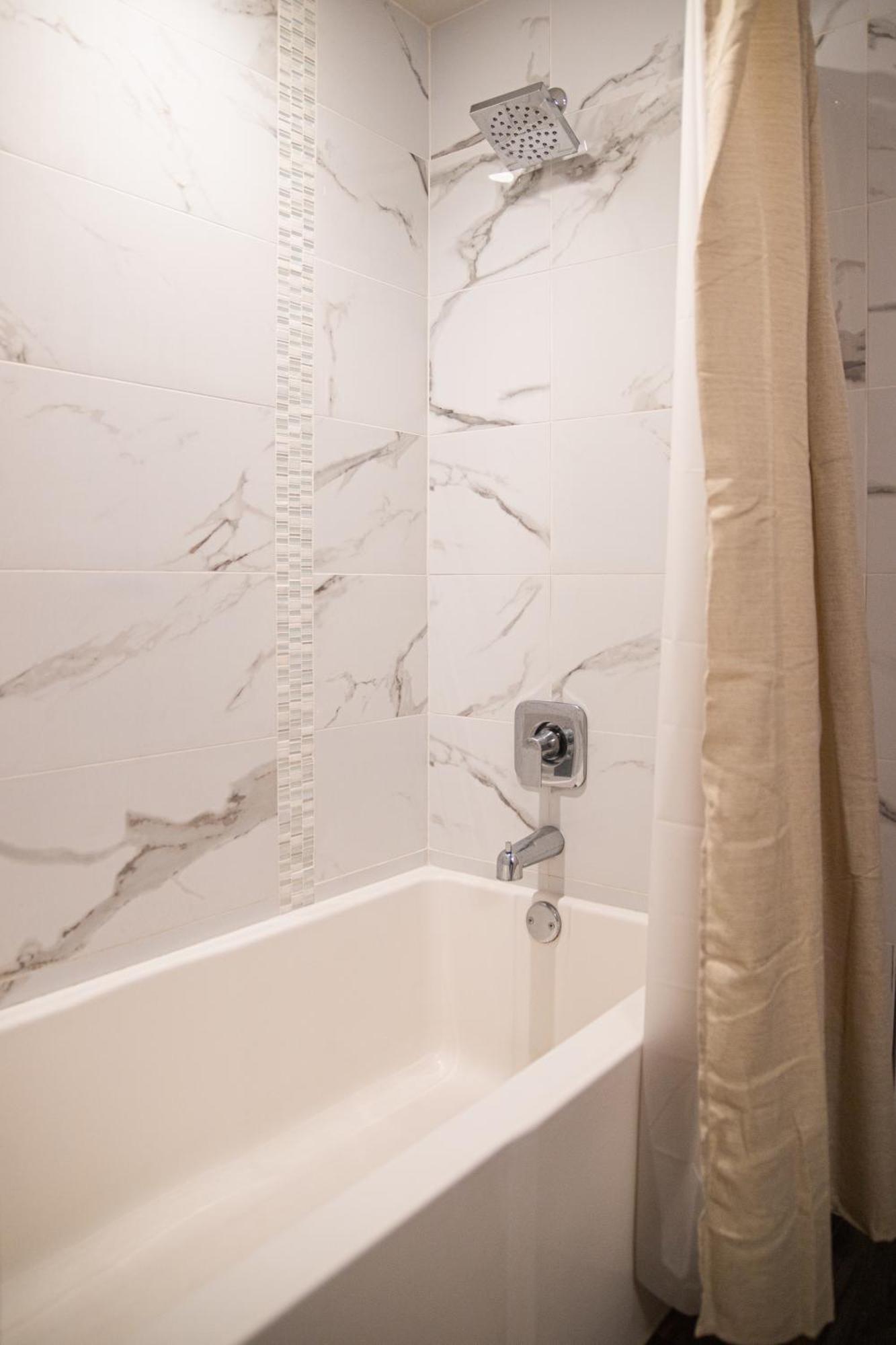 Stylish One Bedroom In The Heart Of Weho