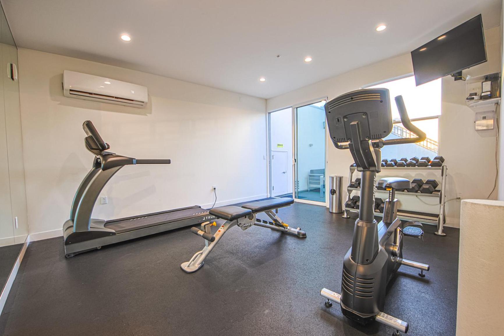 Sunny & Spacious 2Bdr & 1Bth In Downtown La