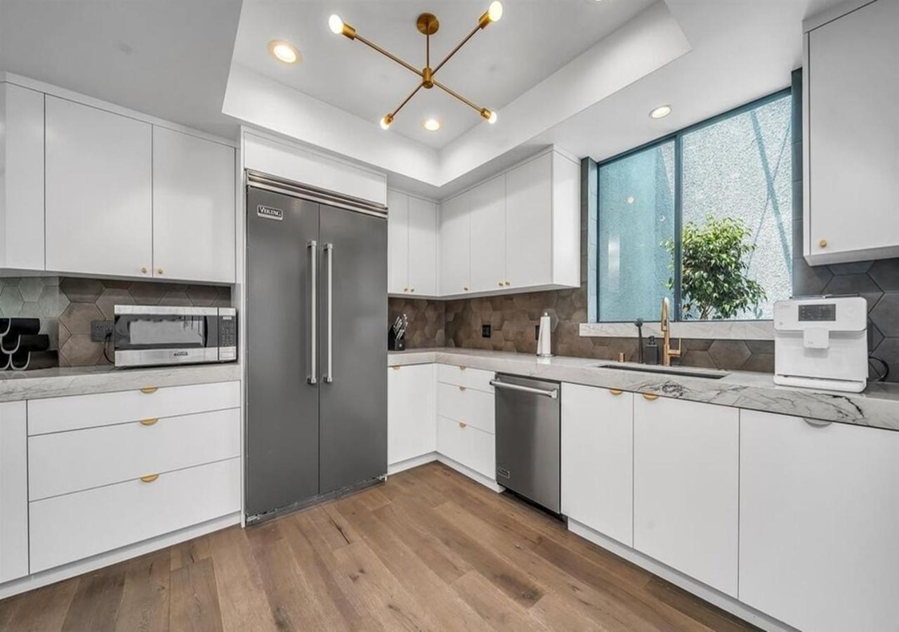 Three Bedrooms With Breathtaking Views *