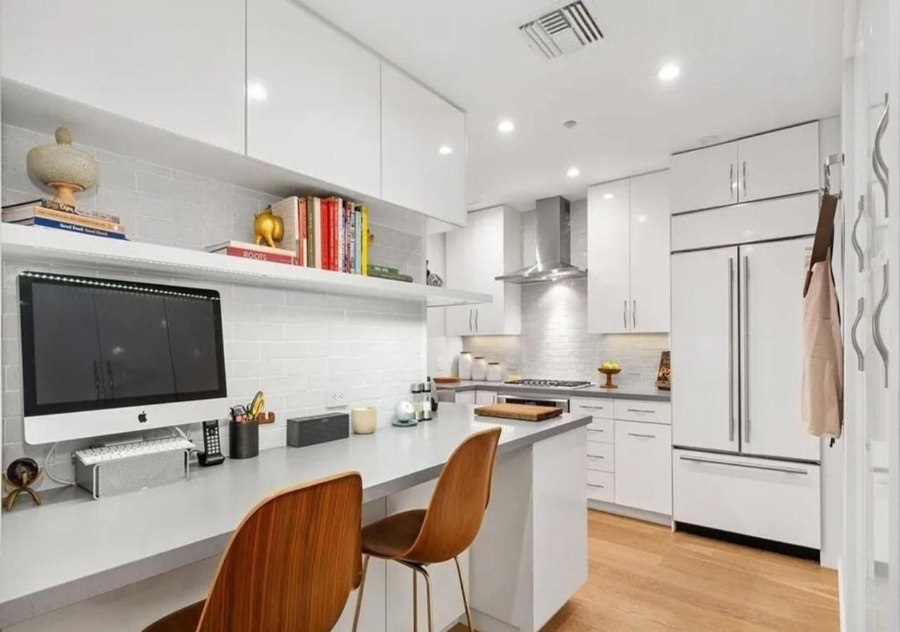 Elegant Two Bedroom Santa Monica Apartment *