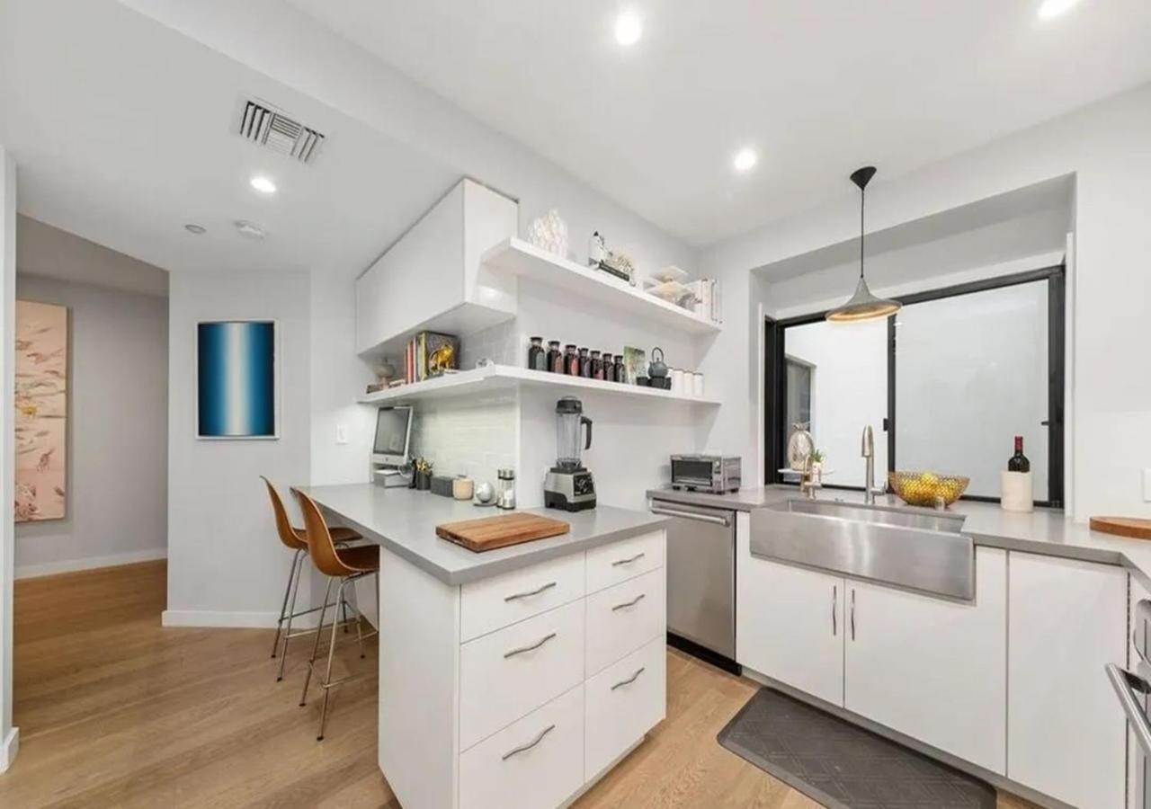 Elegant Two Bedroom Santa Monica Apartment Los Angeles