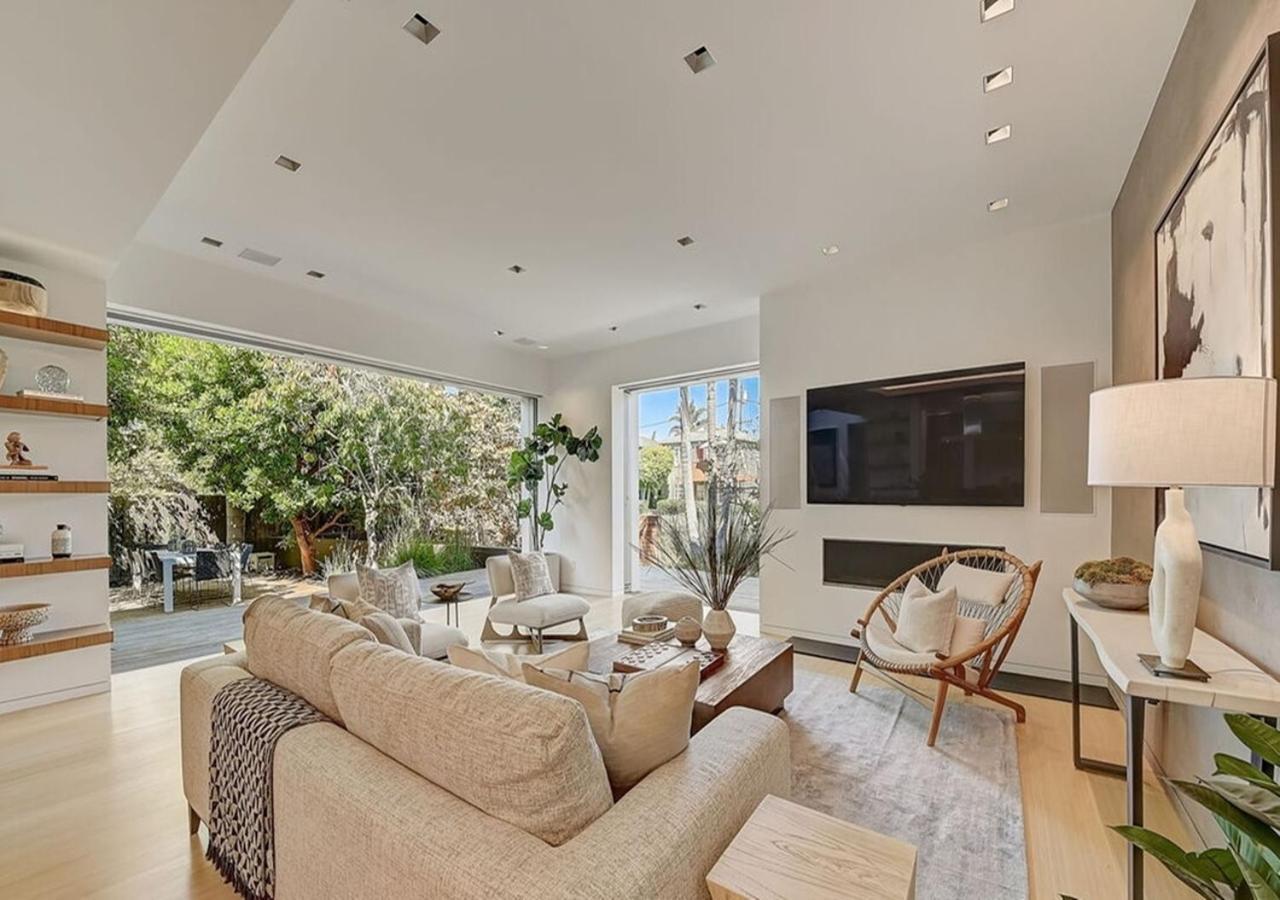 Gorgeous Three Bedroom Versatile * Los Angeles
