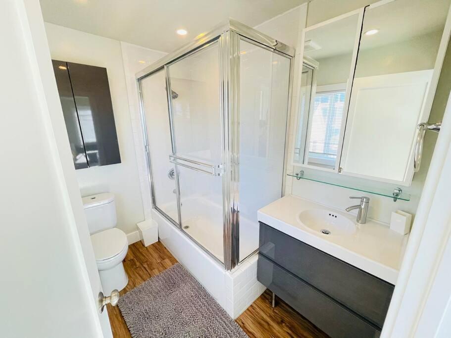 1bd Modern Venice 12b Apartment
