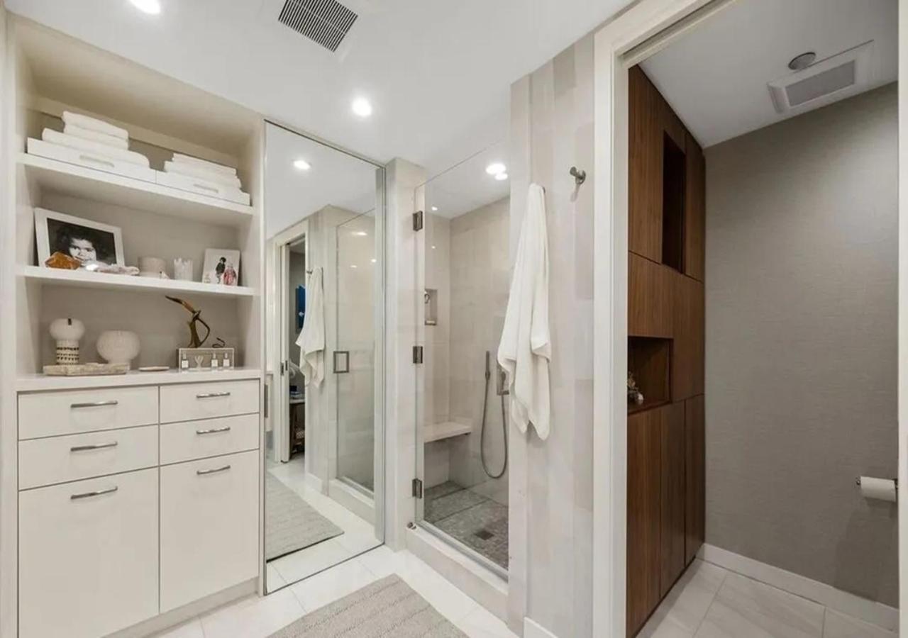 Elegant Two Bedroom Santa Monica Apartment
