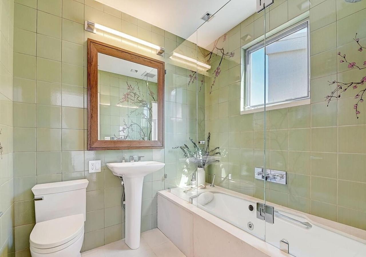 Gorgeous Three Bedroom Versatile Apartment Los Angeles
