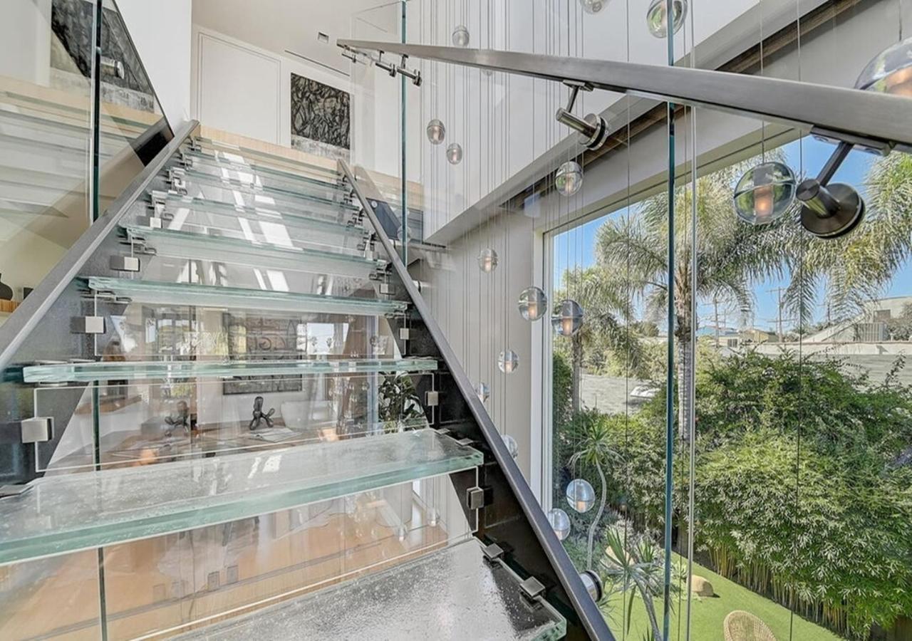 Gorgeous Three Bedroom Versatile Apartment Los Angeles