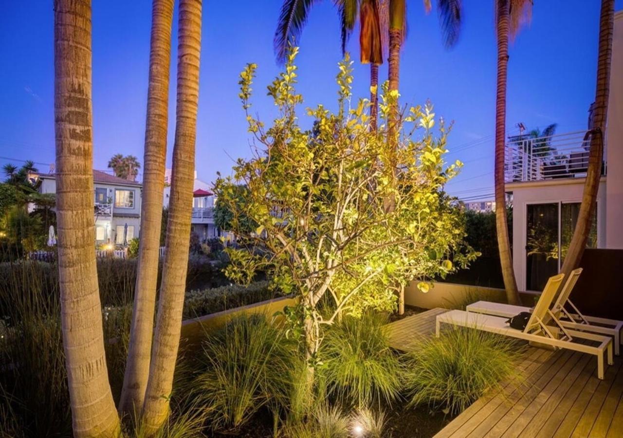 Gorgeous Three Bedroom Versatile Los Angeles