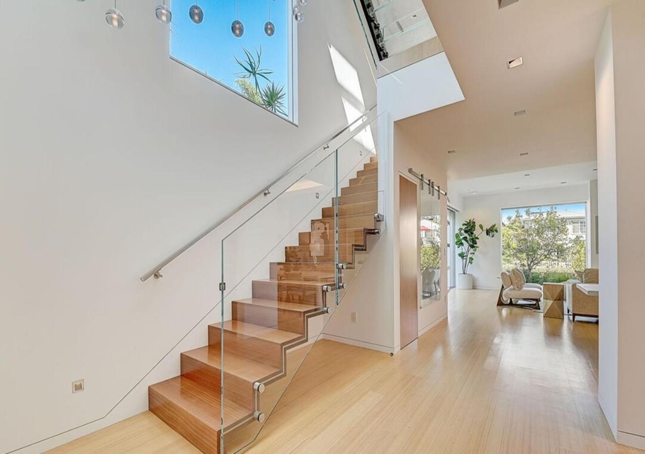 Gorgeous Three Bedroom Versatile Los Angeles