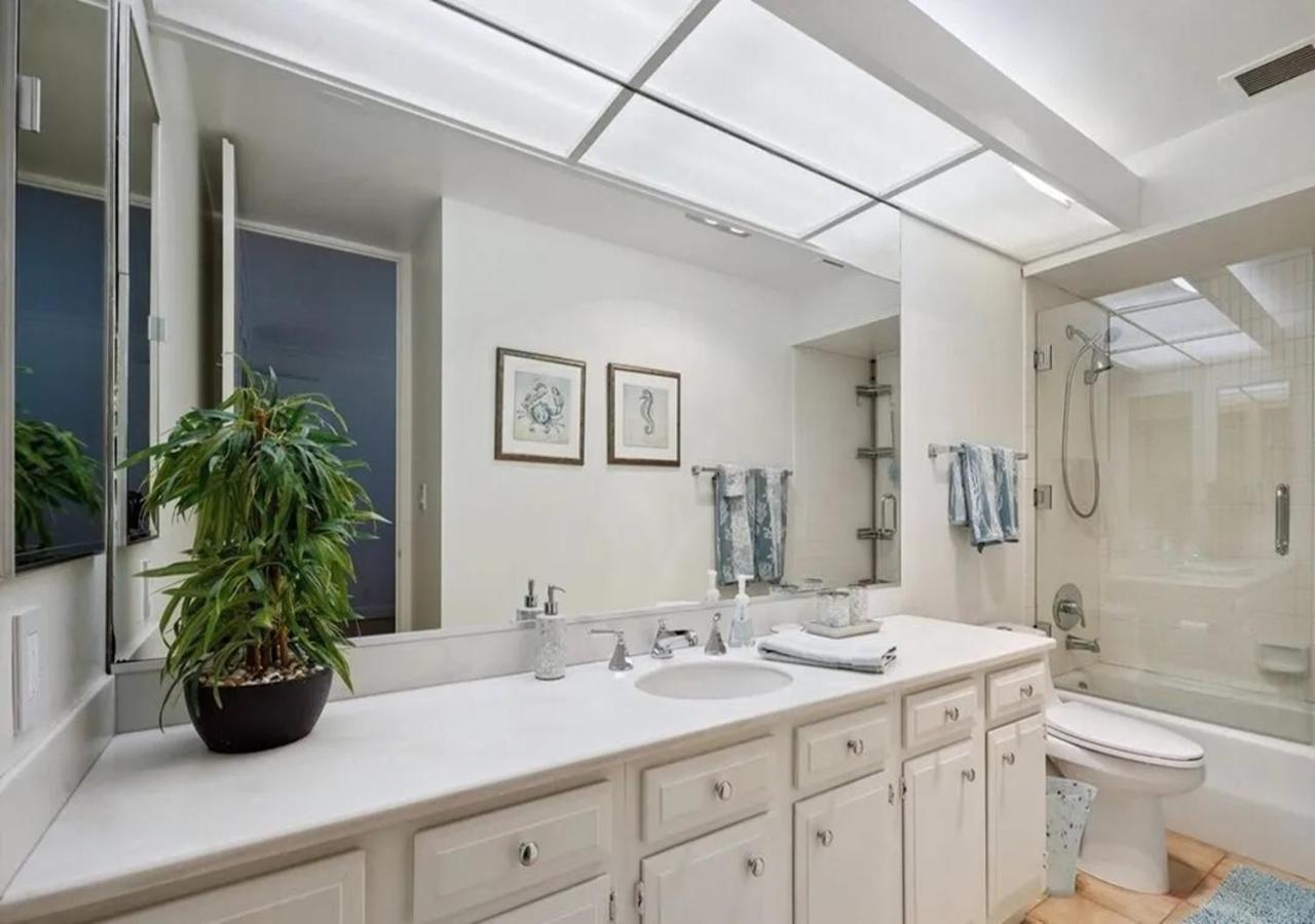 Three Bedroom With Dramatic Sunsets And Ocean Views Apartment *
