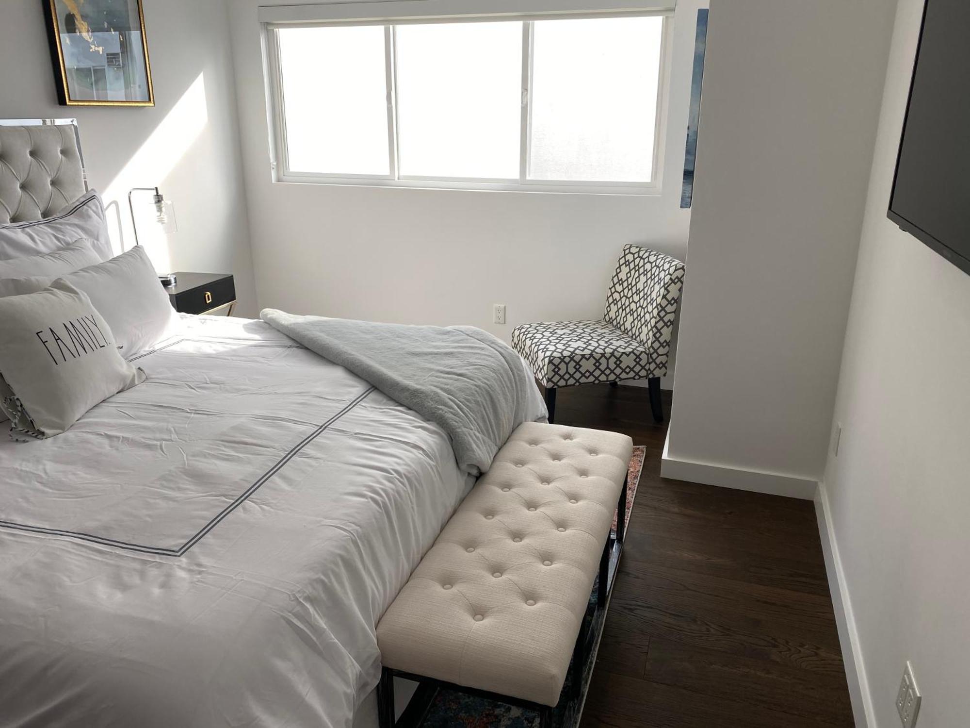 The Laurel Apartment *
