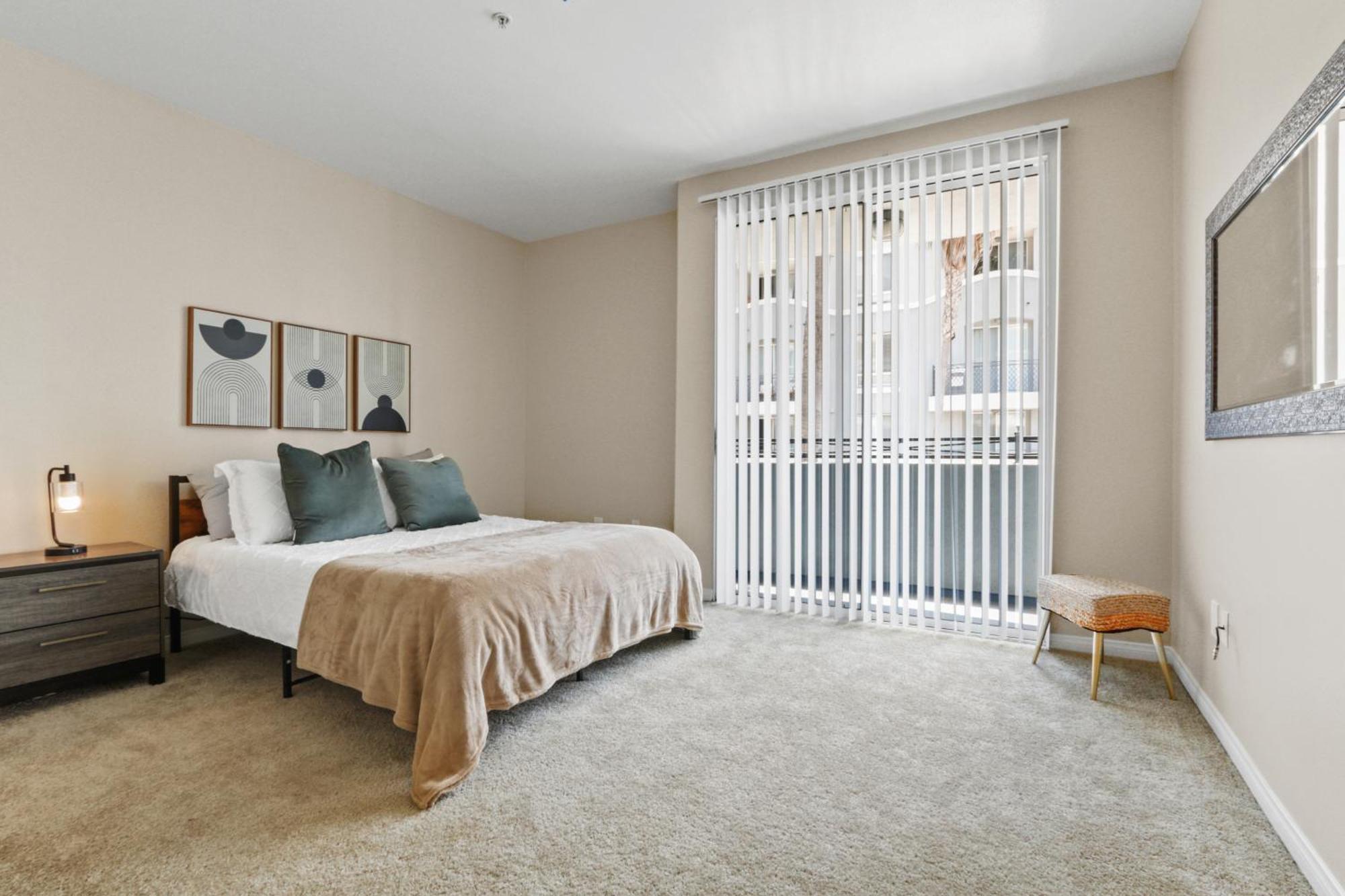 Charming 3-bedroom 3 Bth Near Venice Beach! Apartment