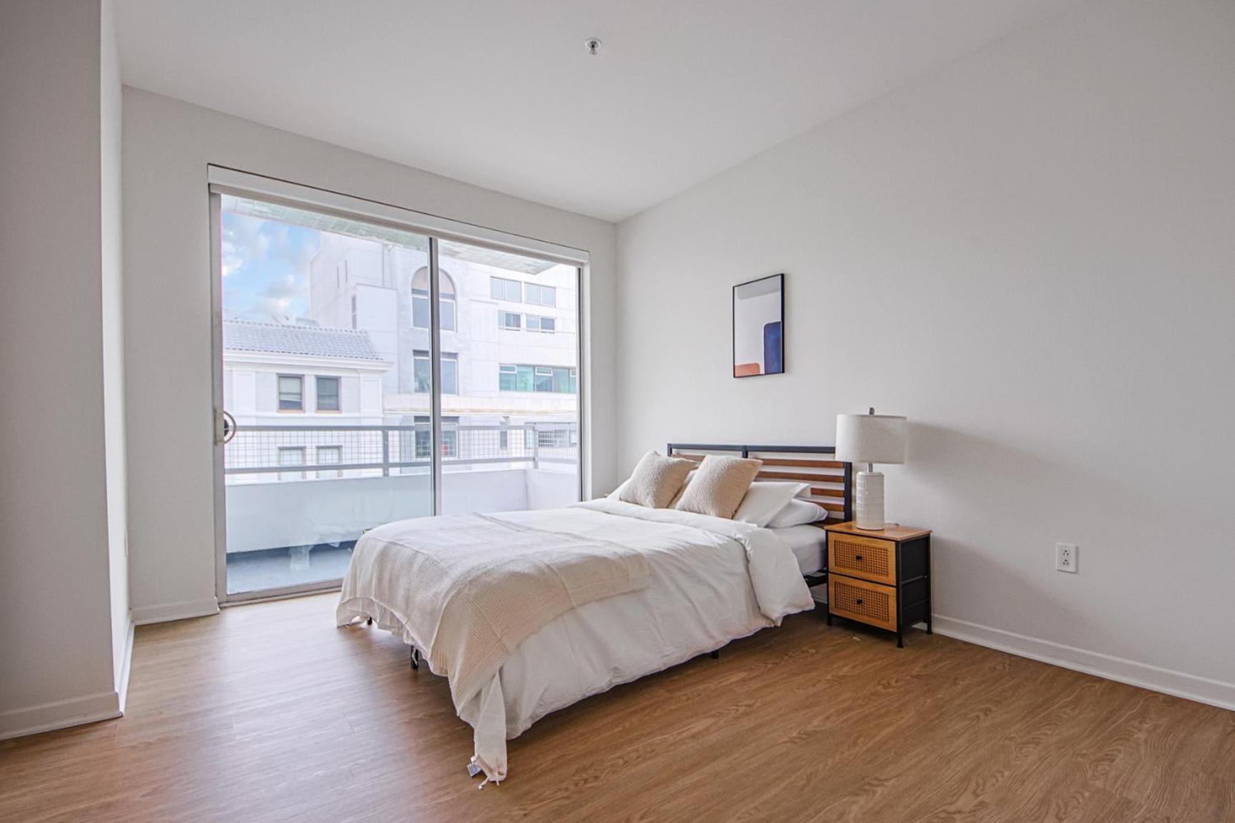 Apartment Beachside Getaway 2 Bed 2 Baths Los Angeles