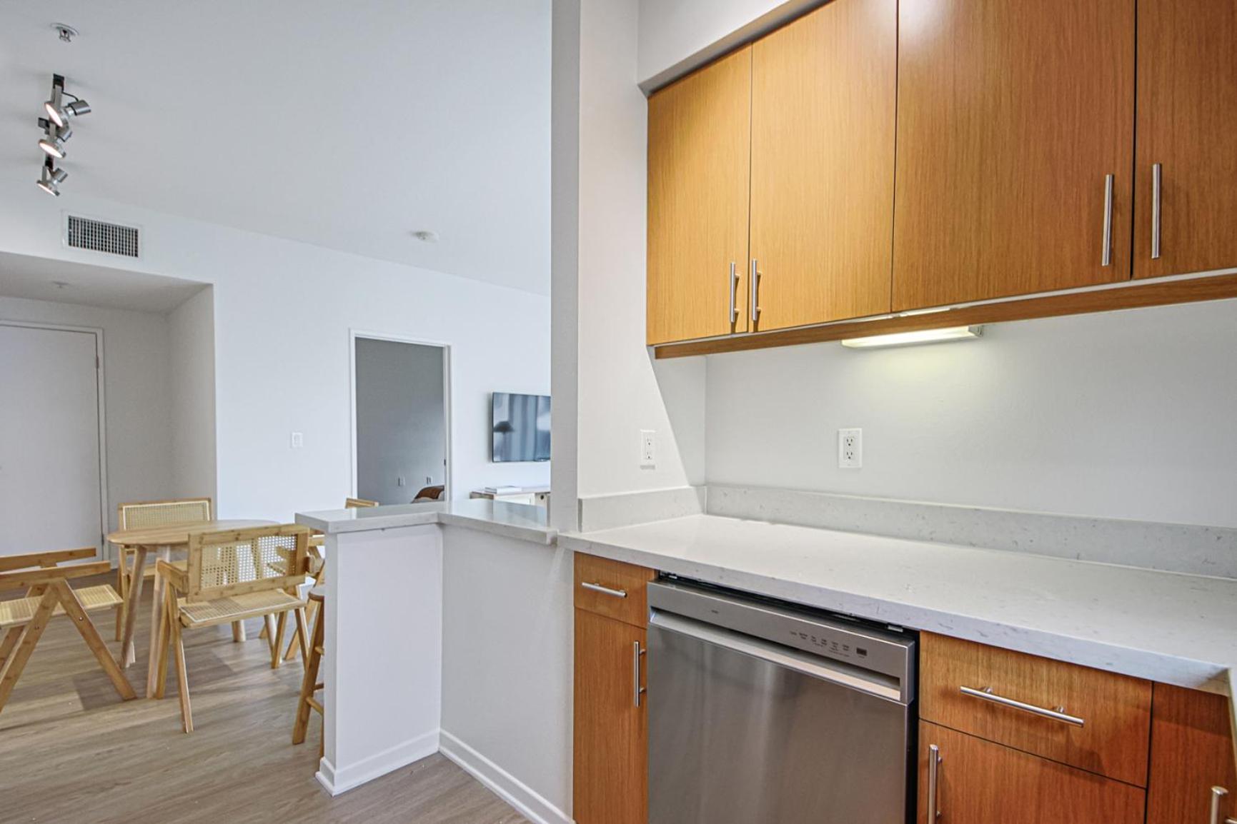 Apartment Beachside Getaway 2 Bed 2 Baths *