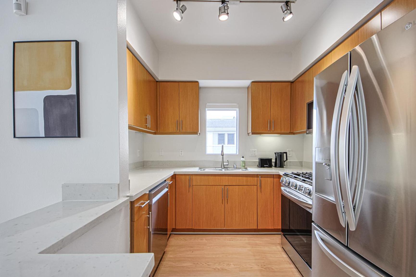 Beachside Getaway 2 Bed 2 Baths * Los Angeles