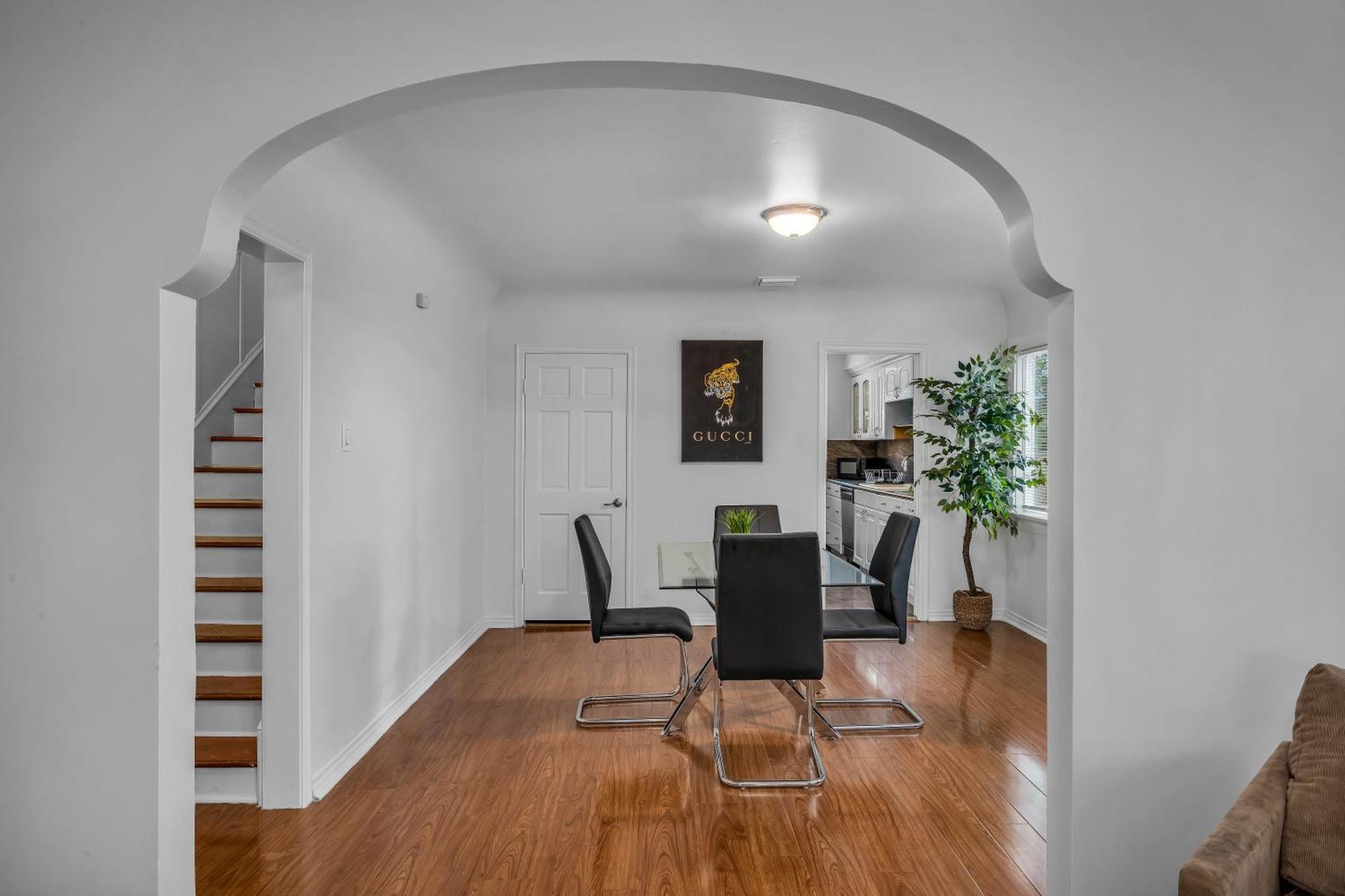 Modern Large 2 Level 2-bedroom 2-bathroom By West Hollywood * Los Angeles