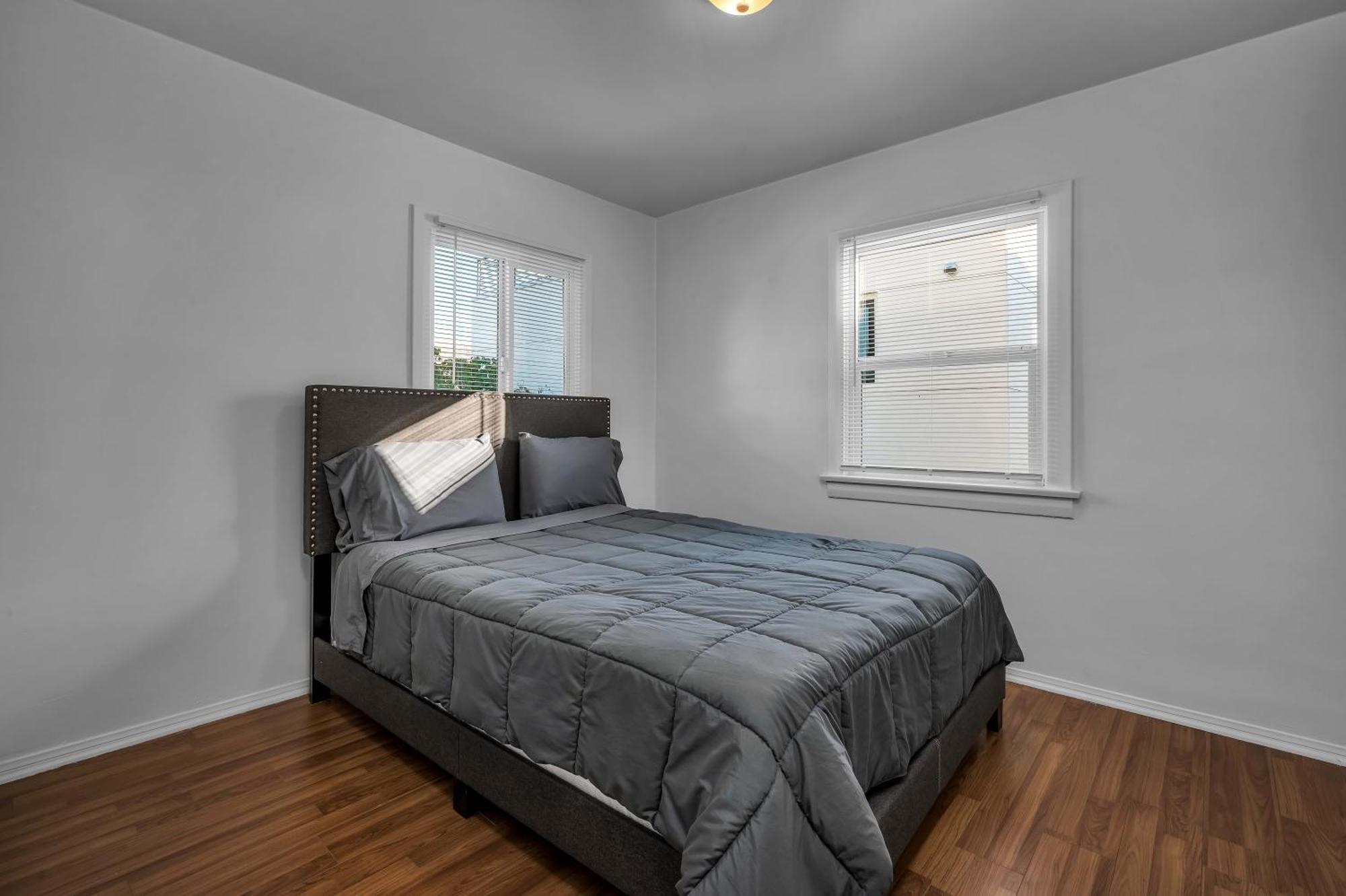 Modern Large 2 Level 2-bedroom 2-bathroom By West Hollywood Los Angeles