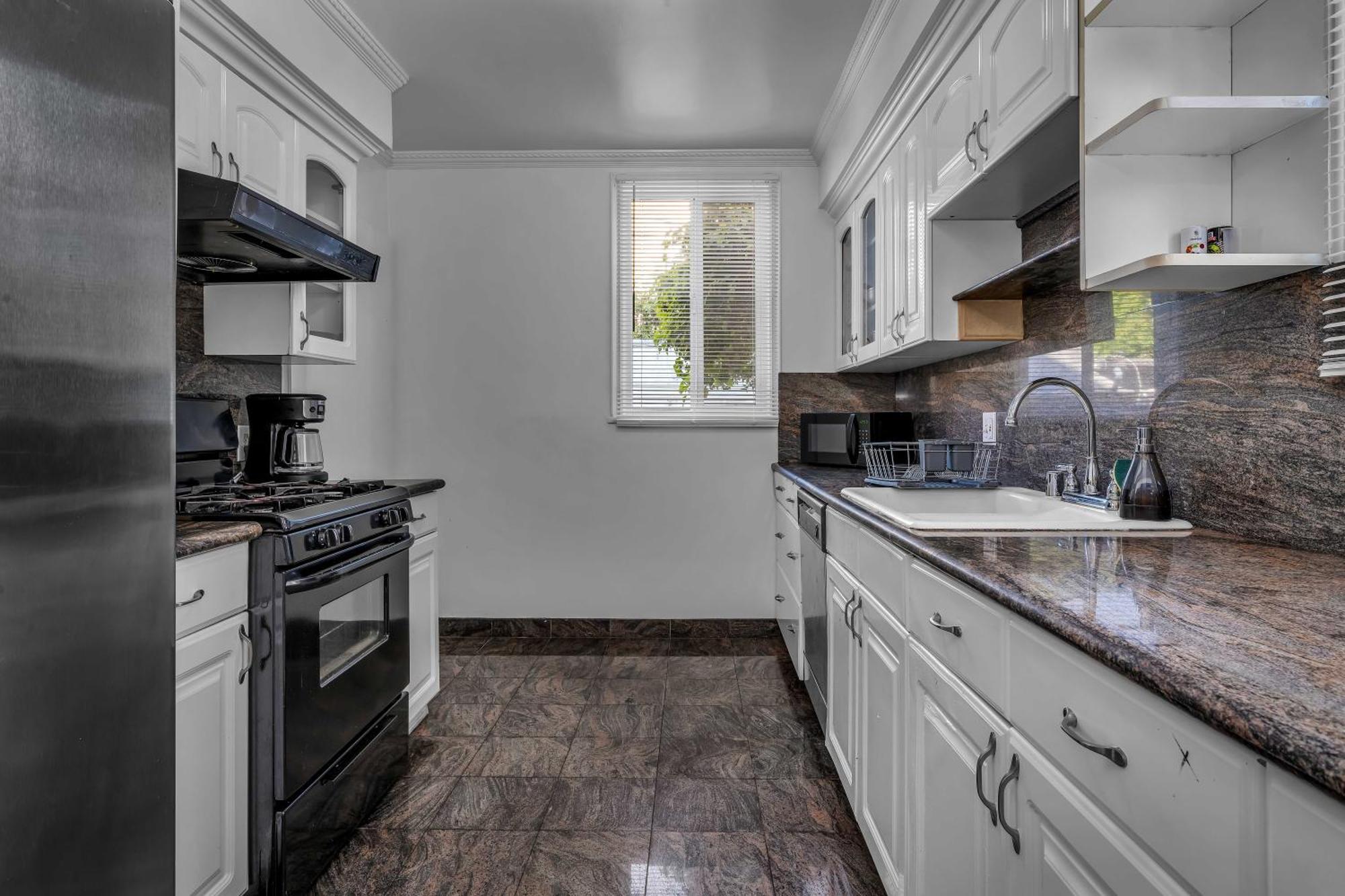 Apartment Modern Large 2 Level 2-bedroom 2-bathroom By West Hollywood