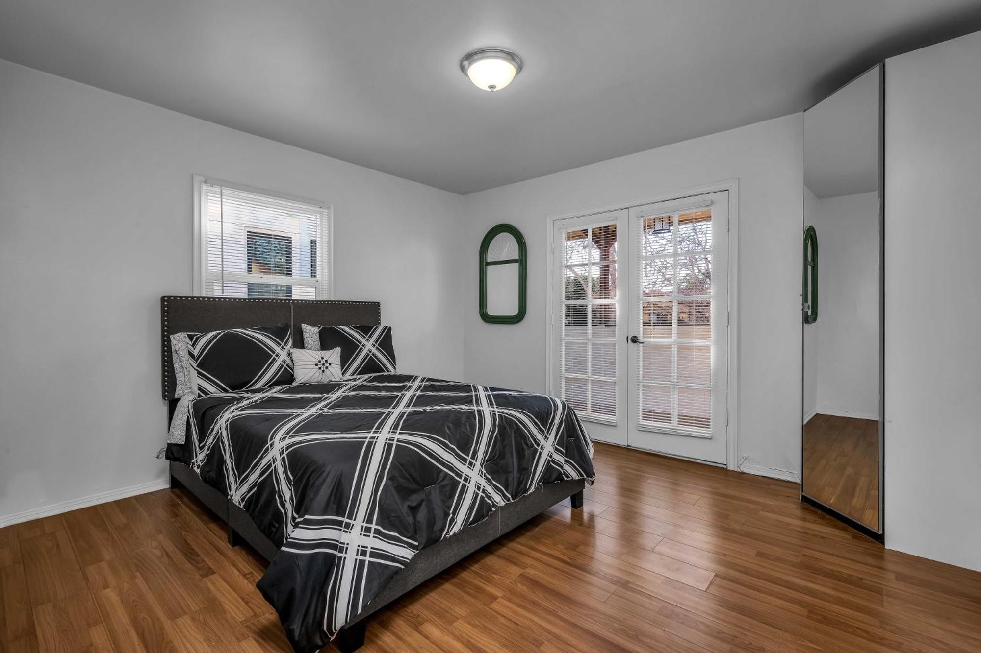 Modern Large 2 Level 2-bedroom 2-bathroom By West Hollywood Apartment Los Angeles
