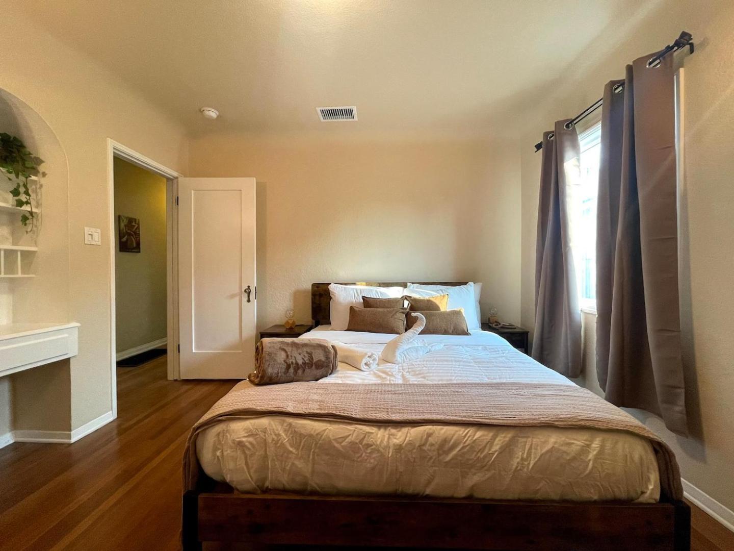 Rustic 3br 2ba La Near Lax Los Angeles