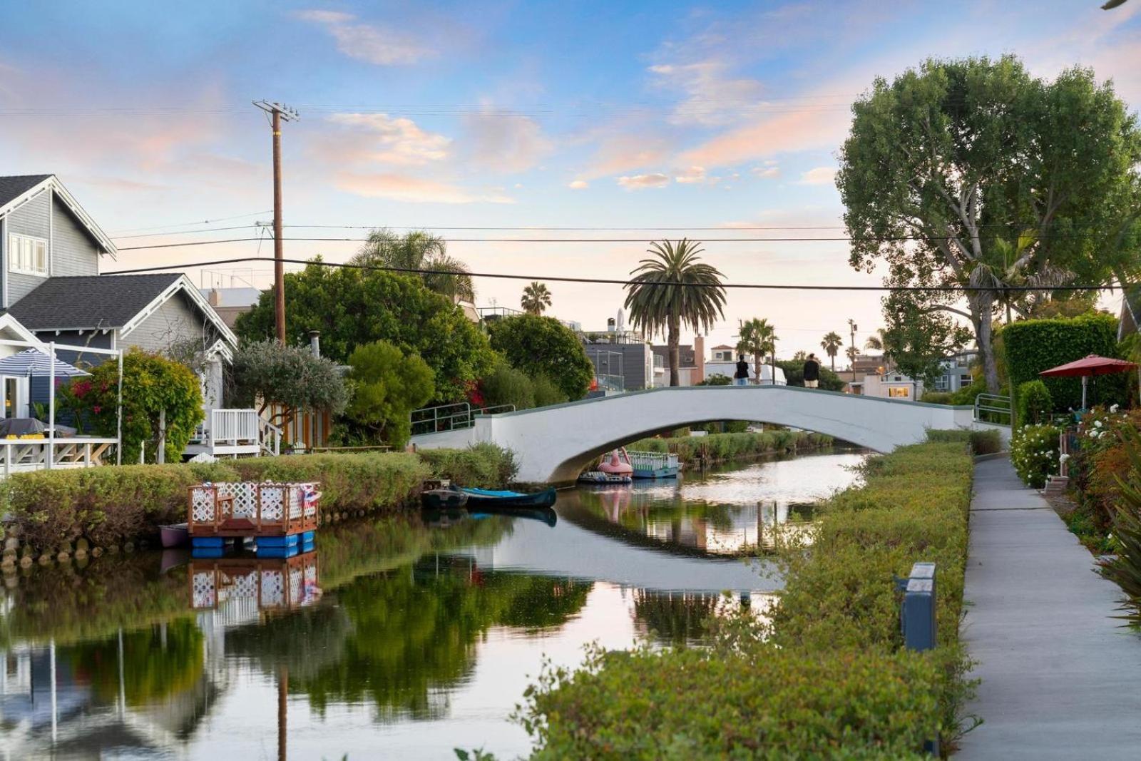 The Canal Escape - Canal-front Italian * Los Angeles
