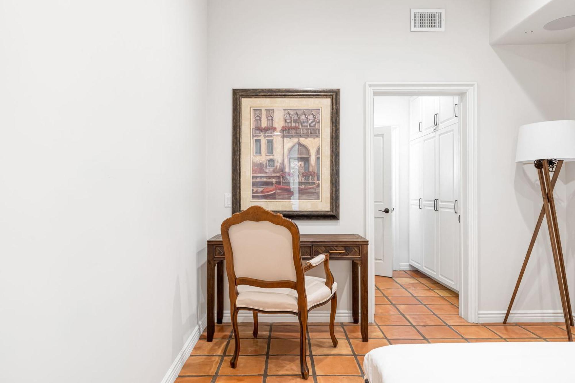 The Canal Escape - Canal-front Italian Holiday home Los Angeles