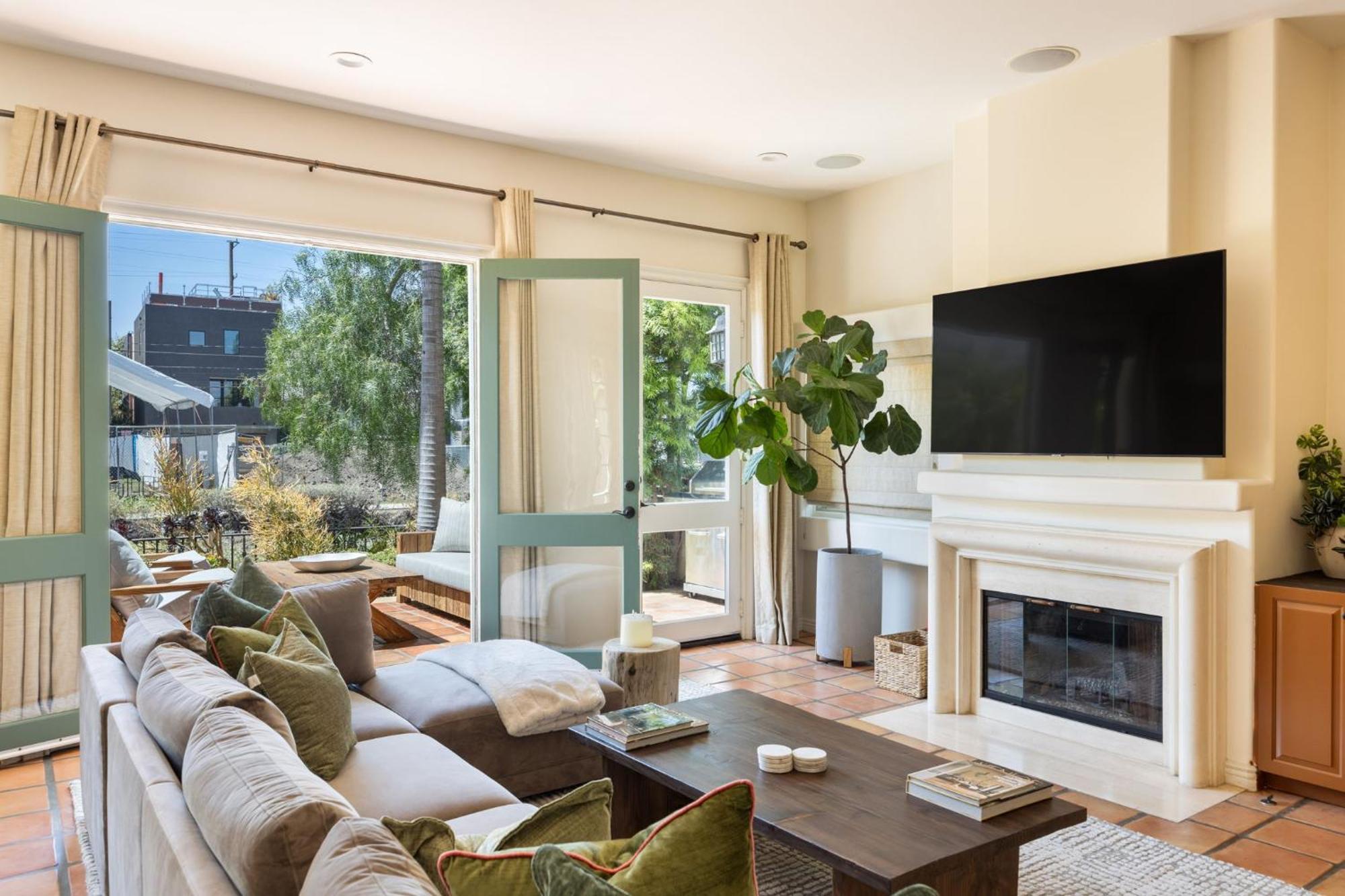The Canal Escape - Canal-front Italian Holiday home Los Angeles