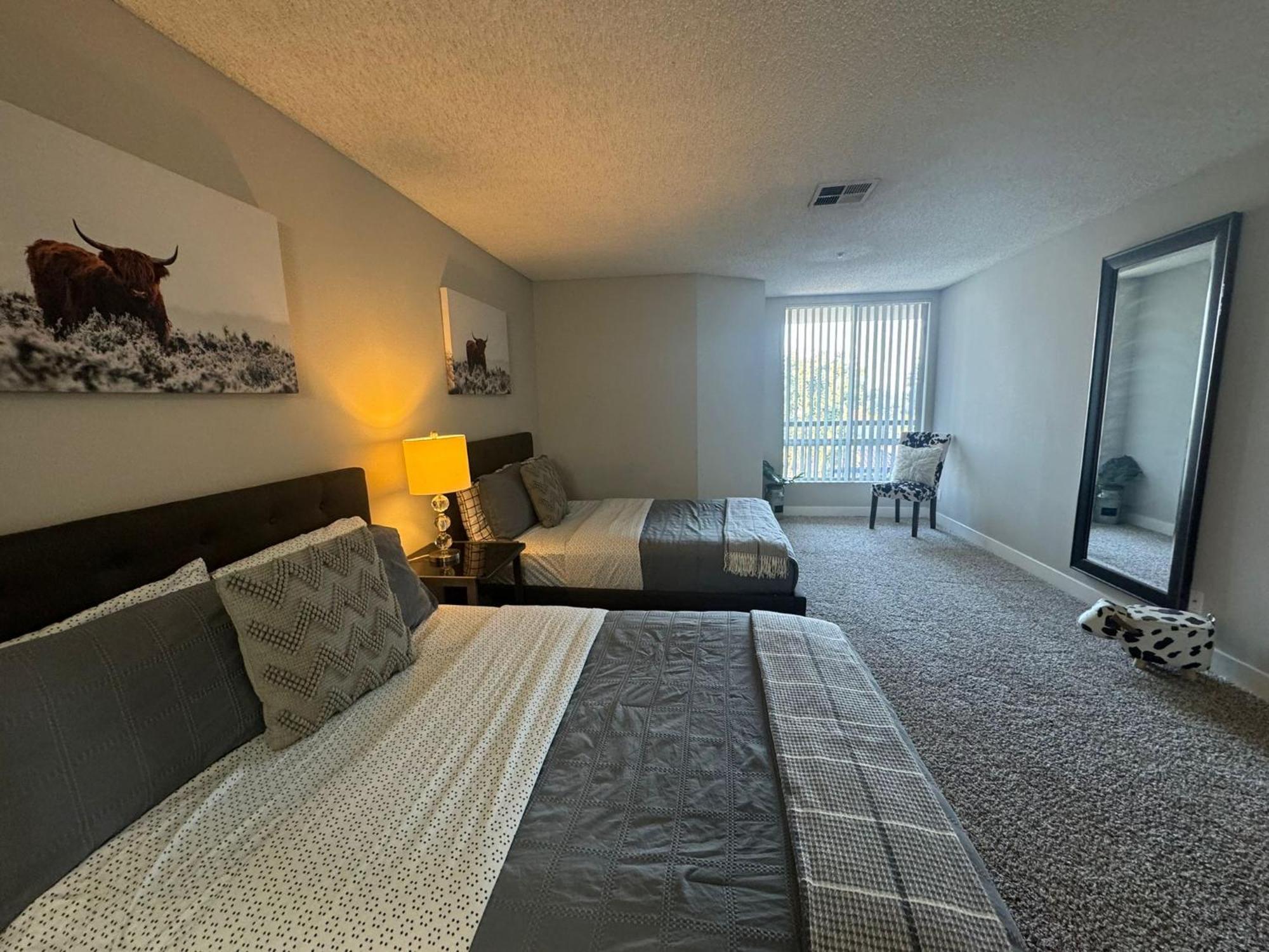Apartment Incredible Two Bedroom Hollywood Free Parking