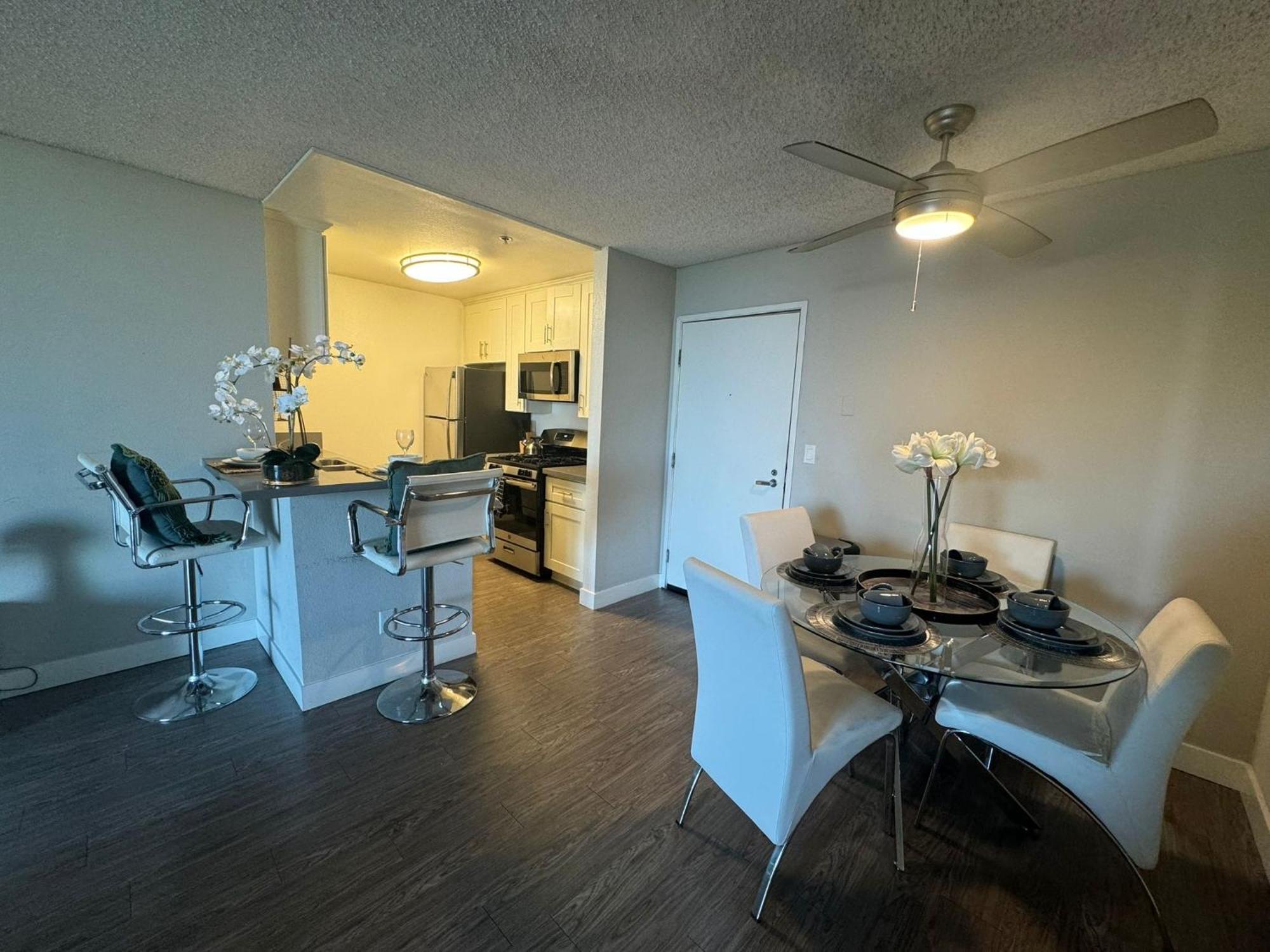 Incredible Two Bedroom Hollywood Free Parking * Los Angeles