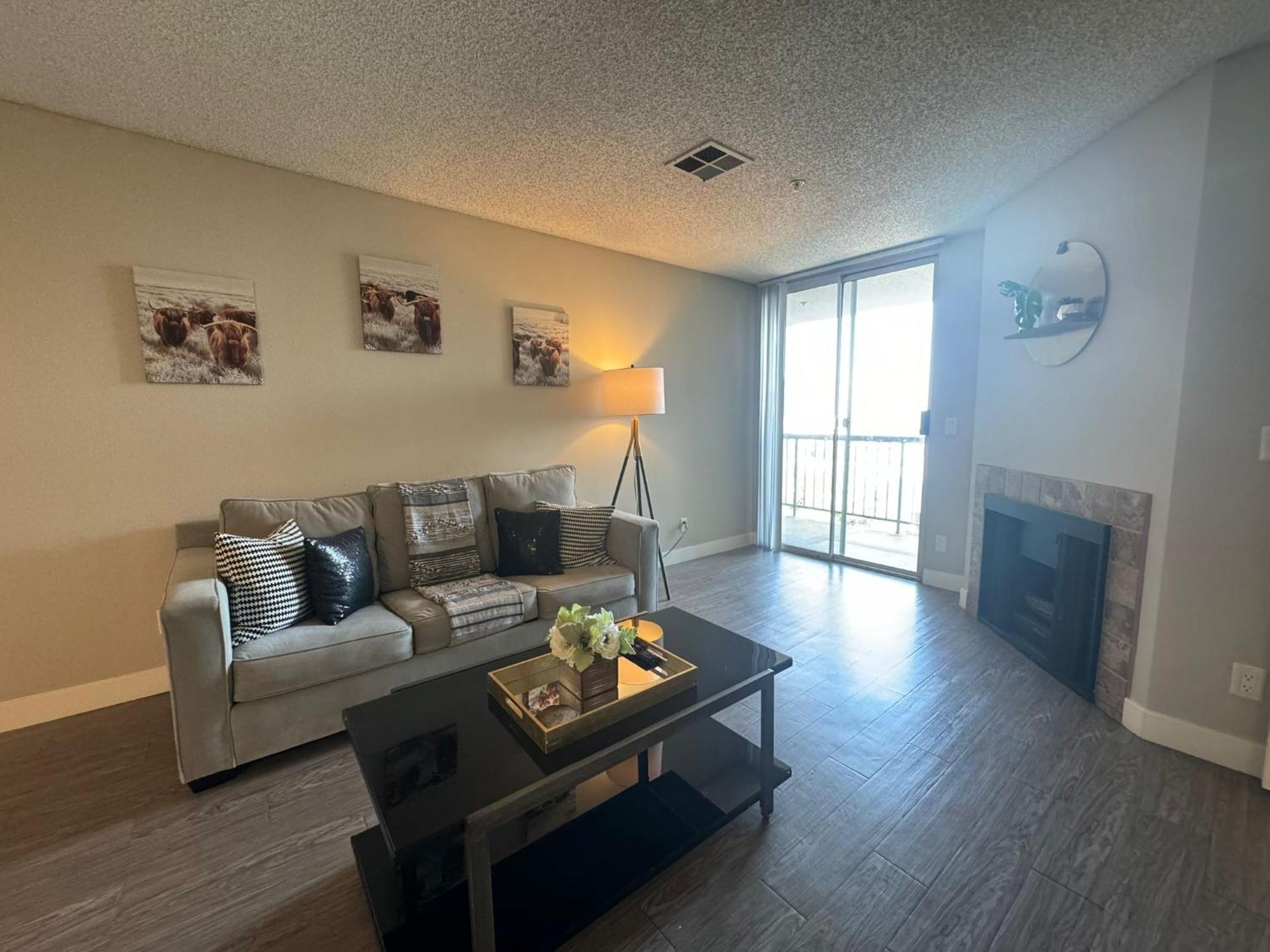 Apartment Incredible Two Bedroom Hollywood Free Parking Los Angeles