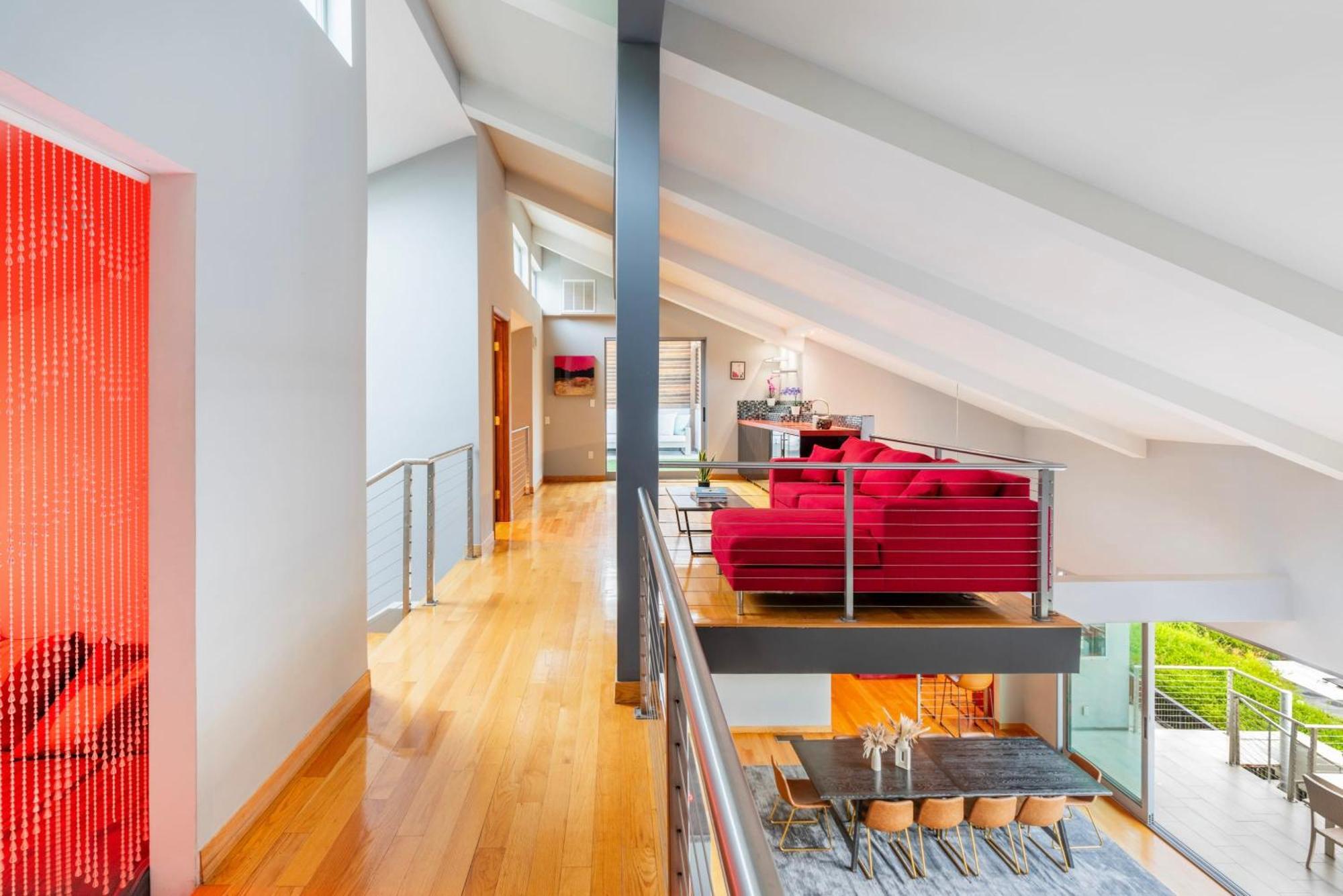6mil 5br Sunset Strip Jetliner Oasis
