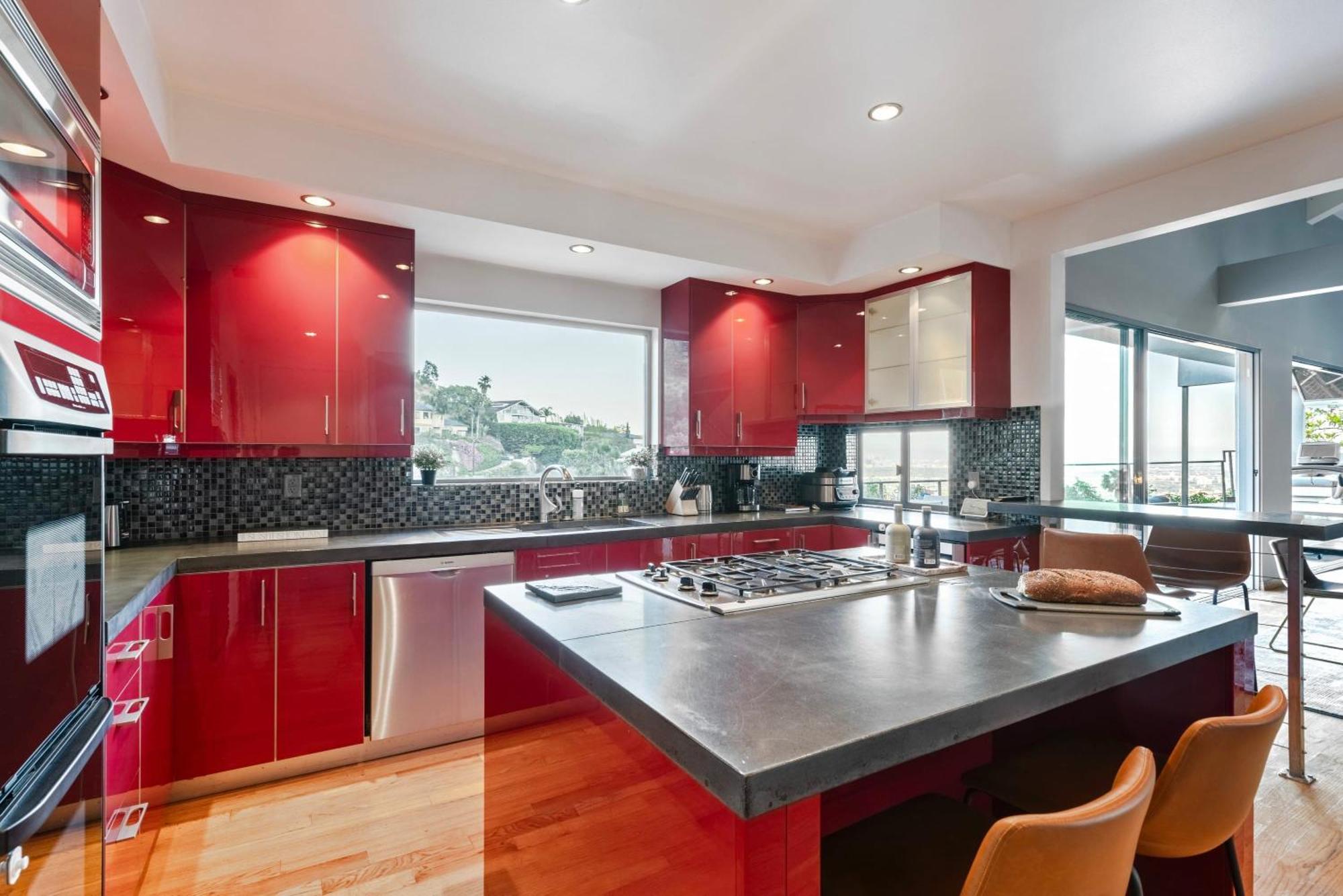 6mil 5br Sunset Strip Jetliner Oasis