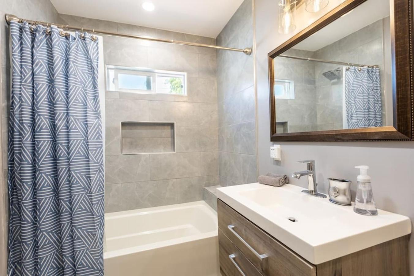 Holiday home Magnificent House Minutes From Hollywood *