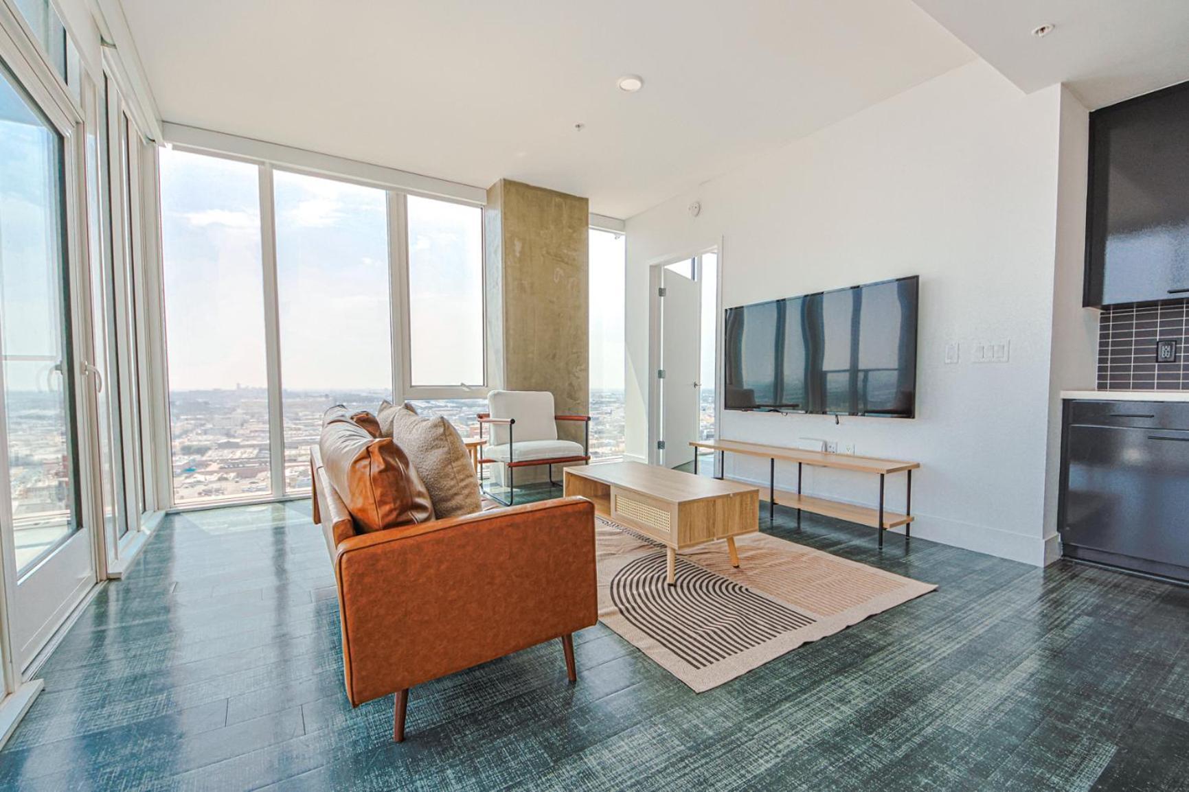 Elegant Urban Oasis 2br 2ba Apartment